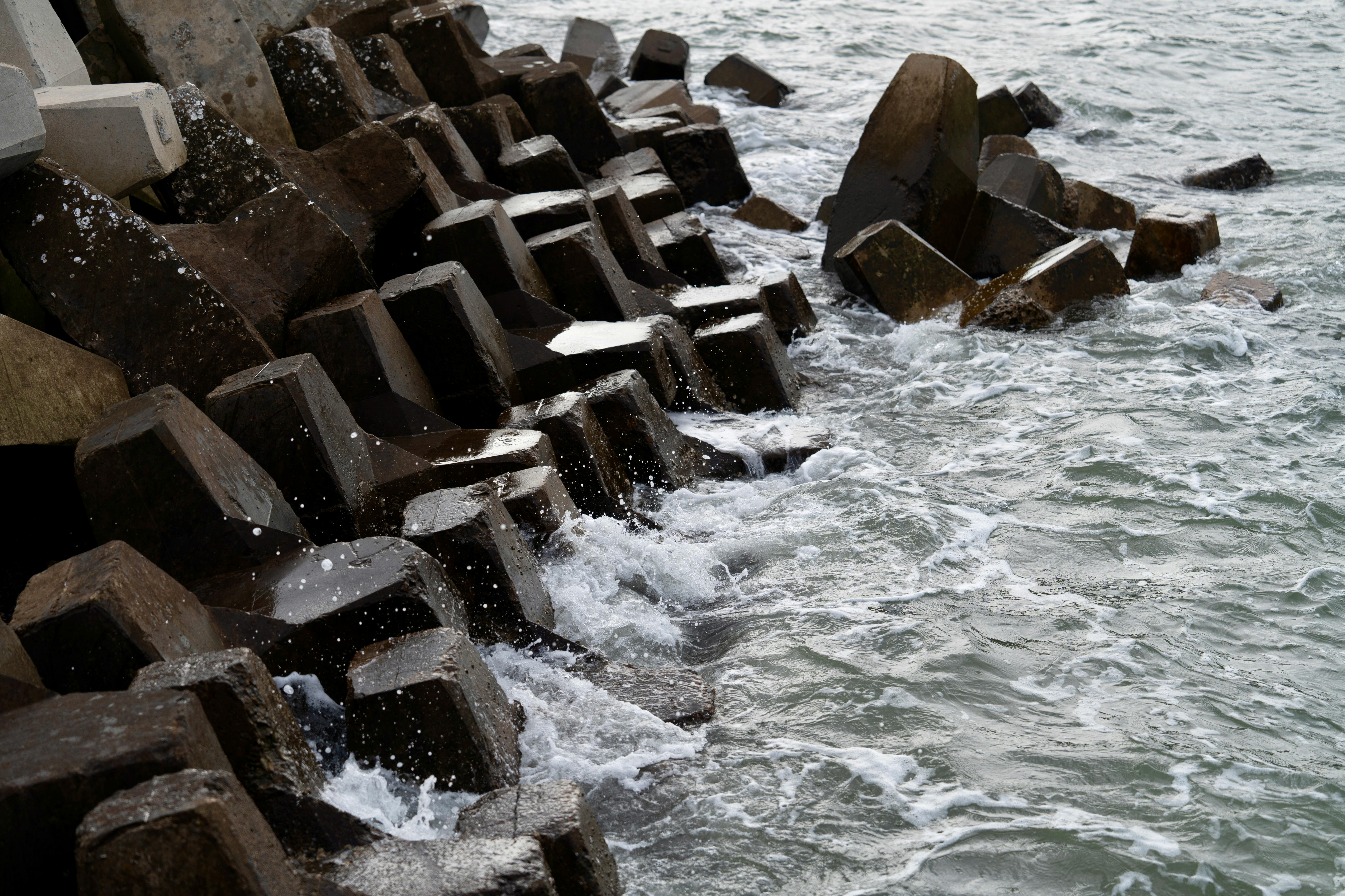 國防：顧立雄：鋼芯彈採購價低於自製，彈藥產線將於9月到位