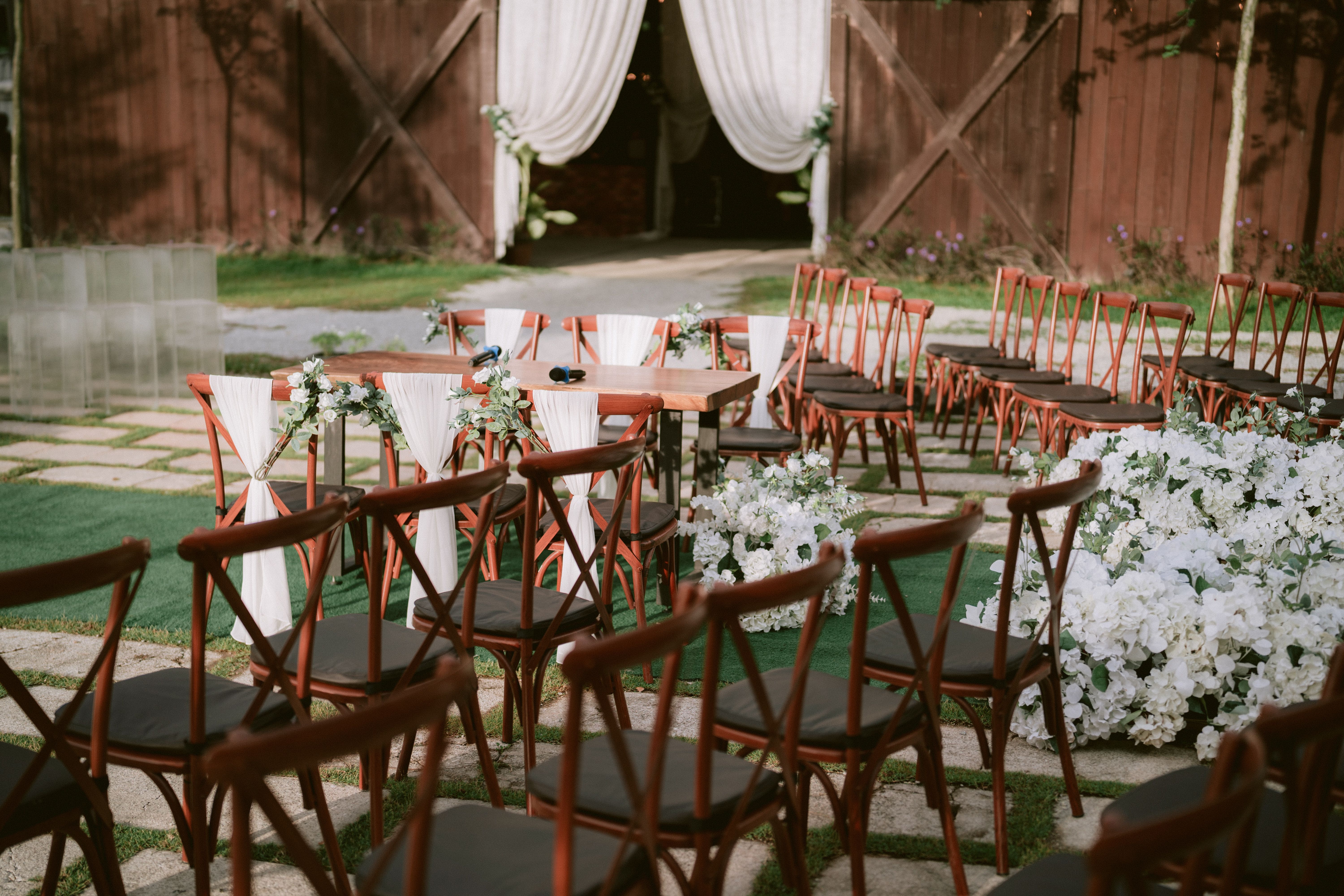 Beautiful Outdoor Wedding Ceremony Setup · Free Stock Photo