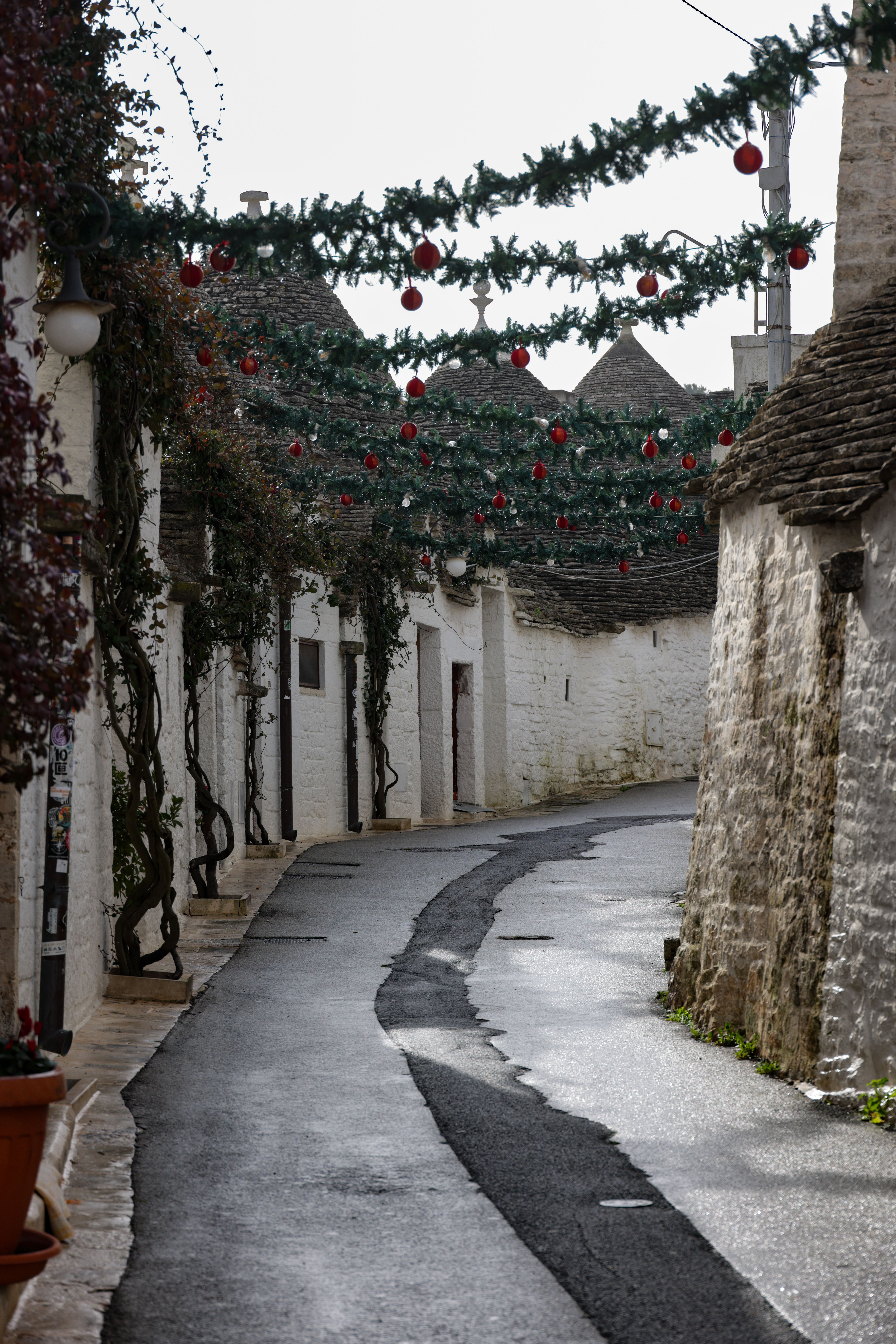 Charming Italian Street with Stone Buildings · Free Stock Photo