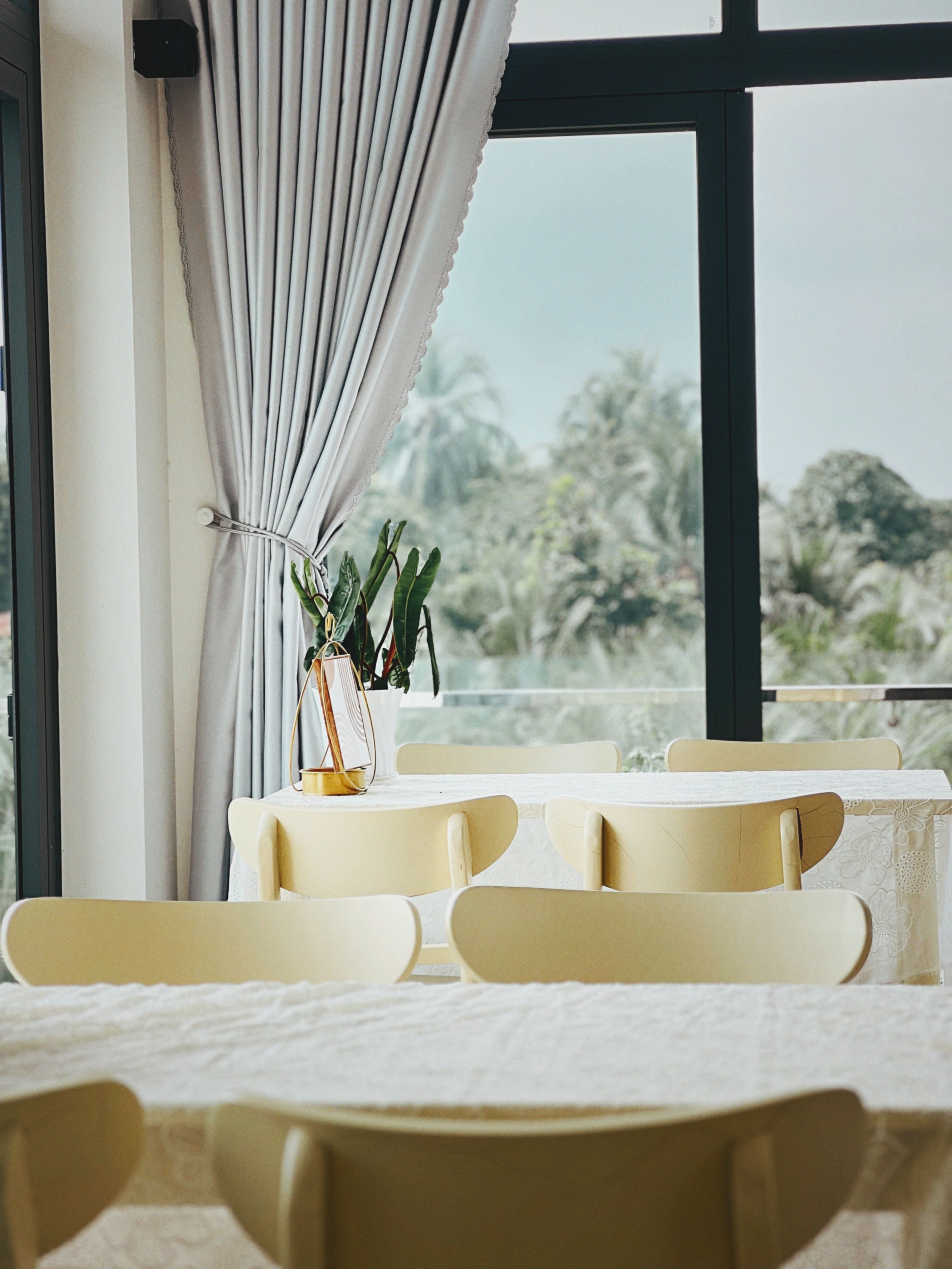 Bright and Airy Modern Dining Room Interior · Free Stock Photo