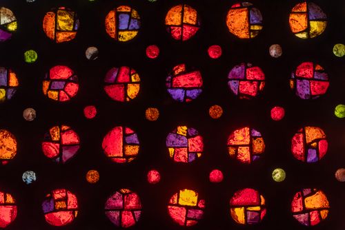 Free Colorful stained glass circles with geometric patterns on a dark background, creating a vivid artistic display. Stock Photo