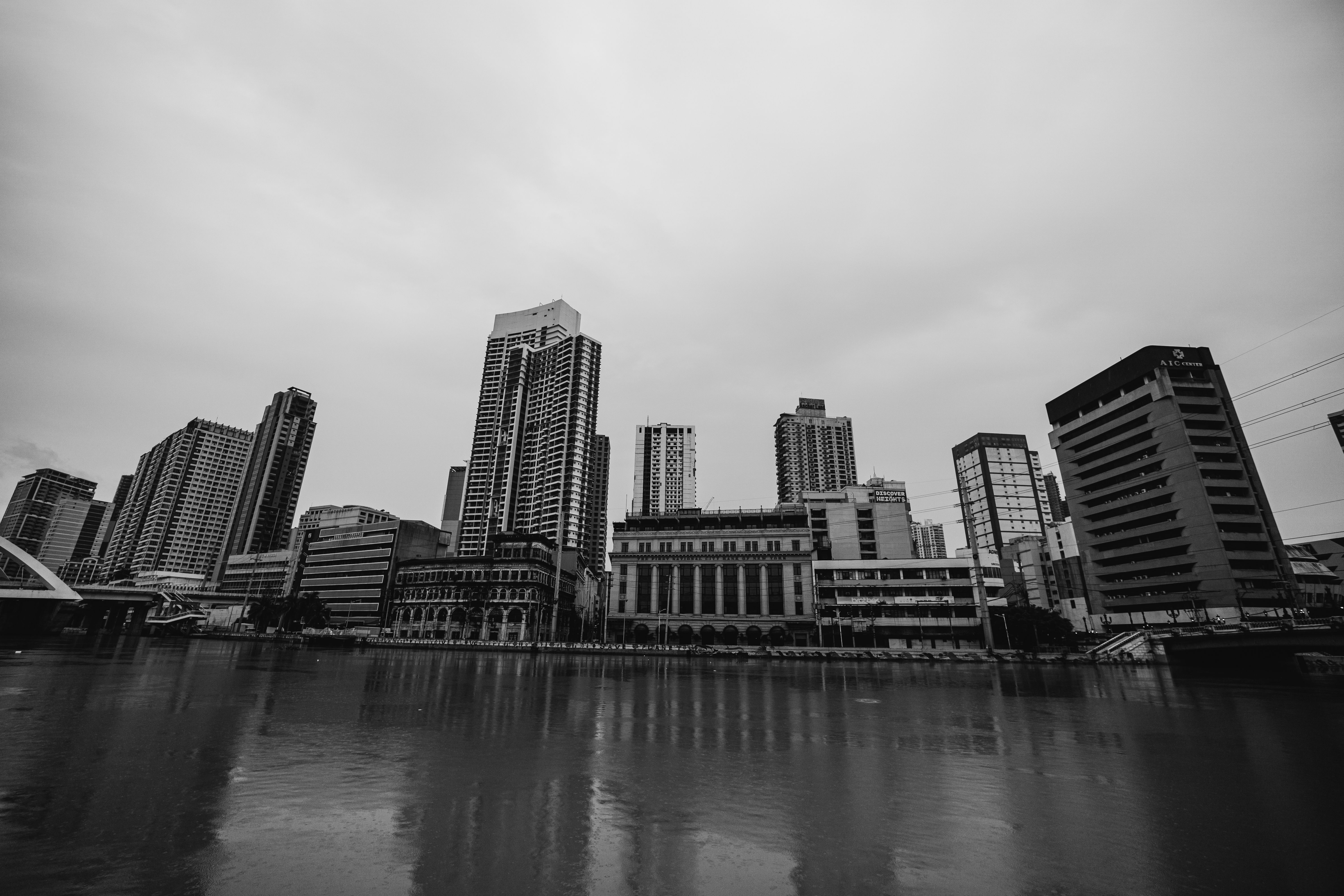black-and-white-urban-skyline-reflections-free-stock-photo