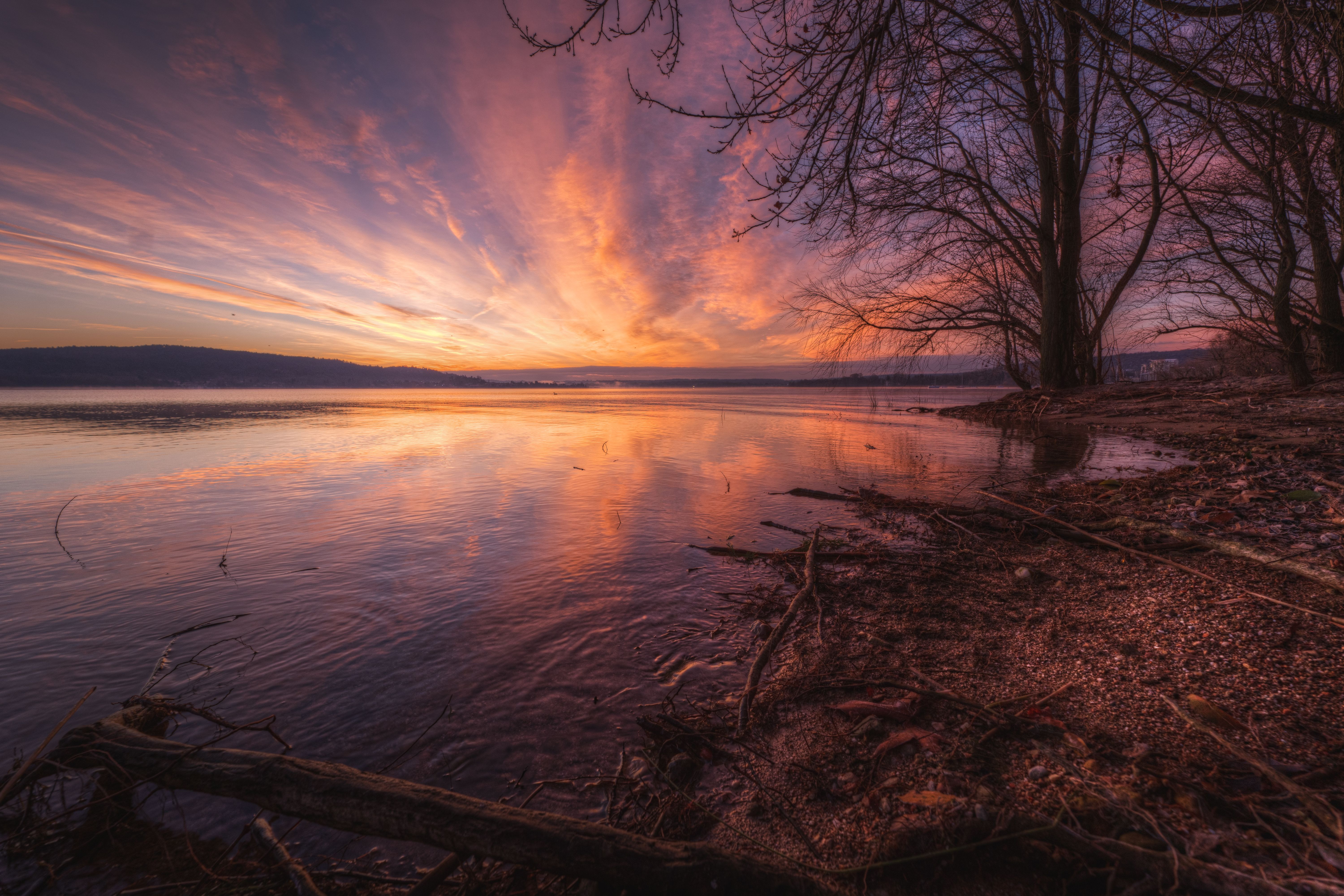 Stunning Sunset Reflection on Serene Lake · Free Stock Photo