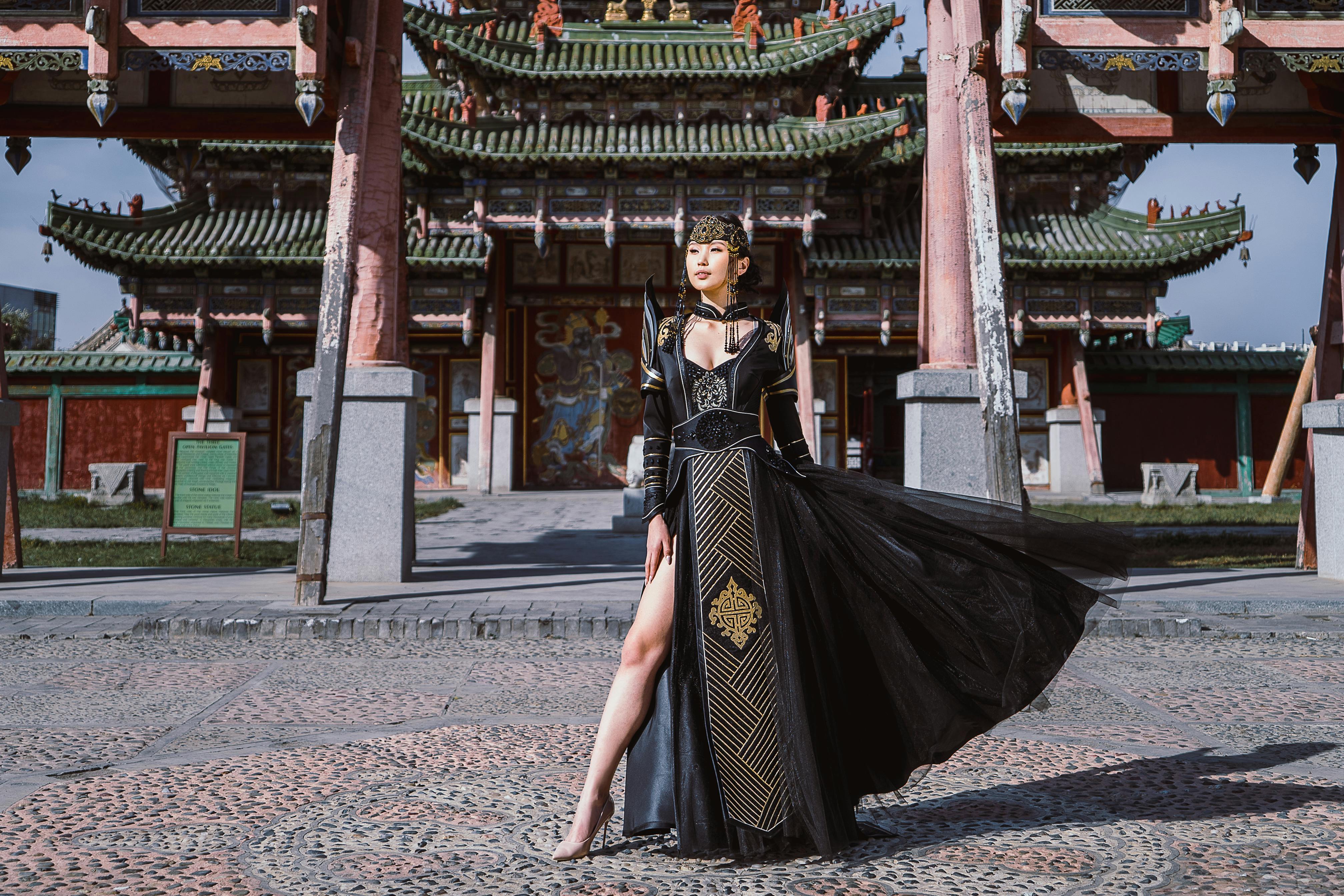 woman wearing black chinese dress