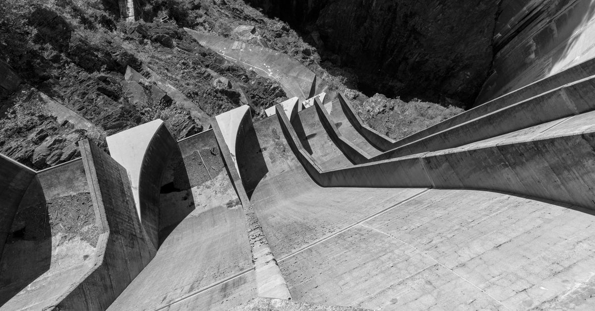 Monochrome aerial view of the stunning Verzasca Dam in Ticino, Switzerland.