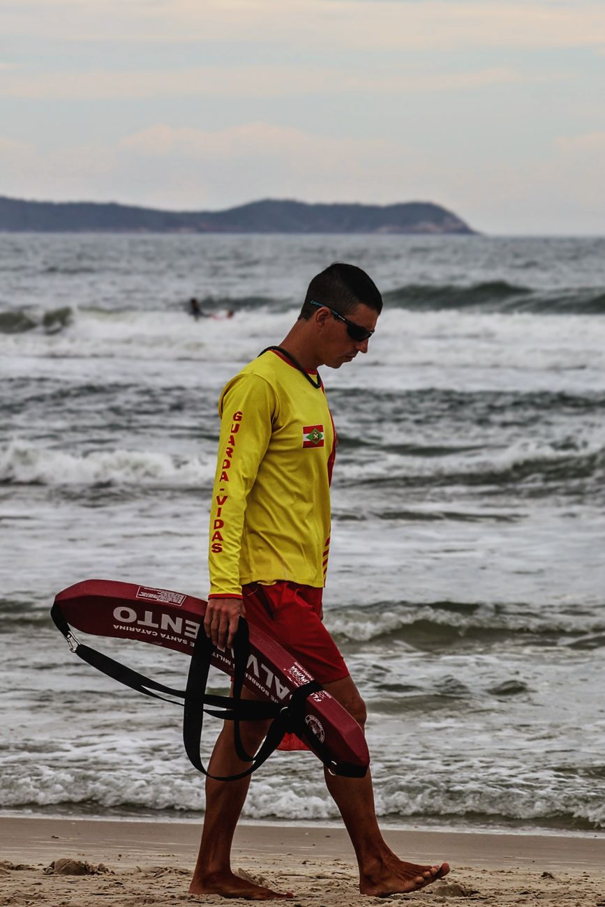 Lifeguard hero saves 10-year-old from rip current, dies next day, linking two families