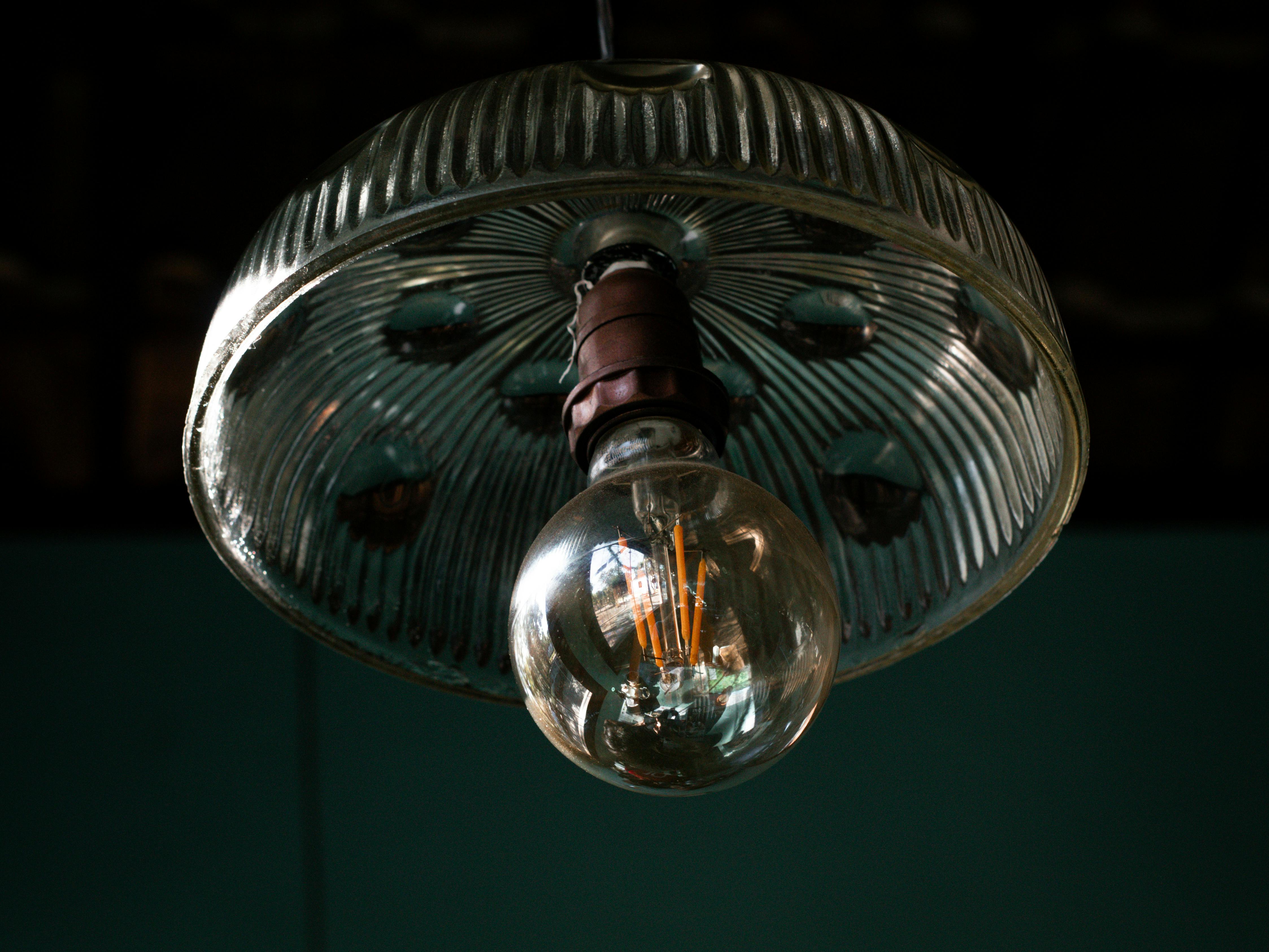 How to Change Chandelier Lights in 2026: Complete Guide for Homeowners