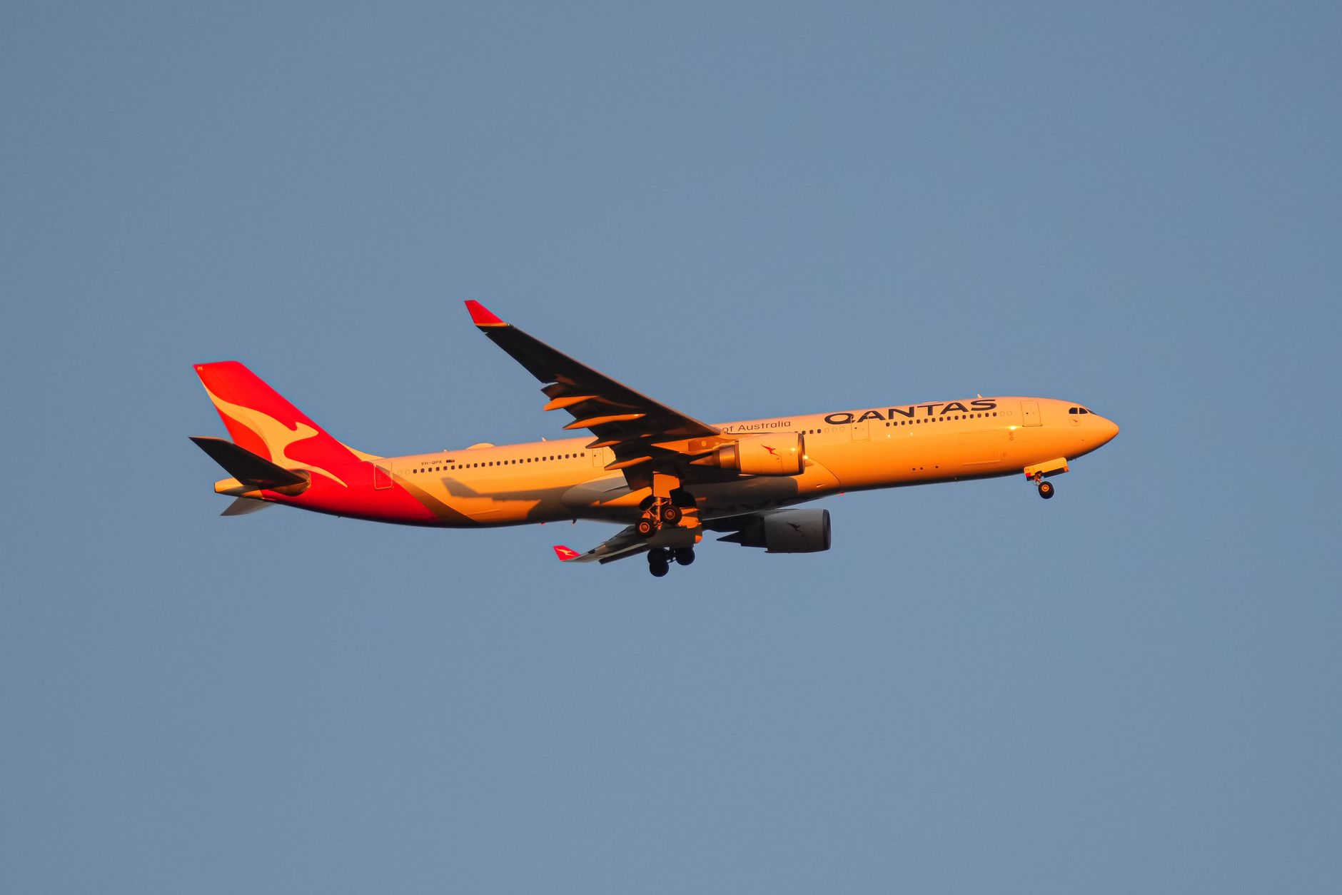 Qantas Apologises Tarmac