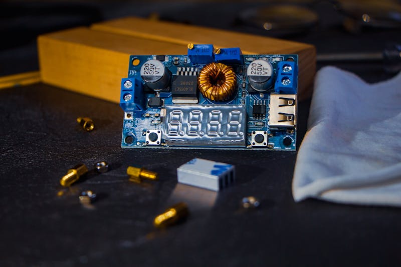 Convertidores DC-DC Buck y Boost: Eficiencia - Guía y Tutorial