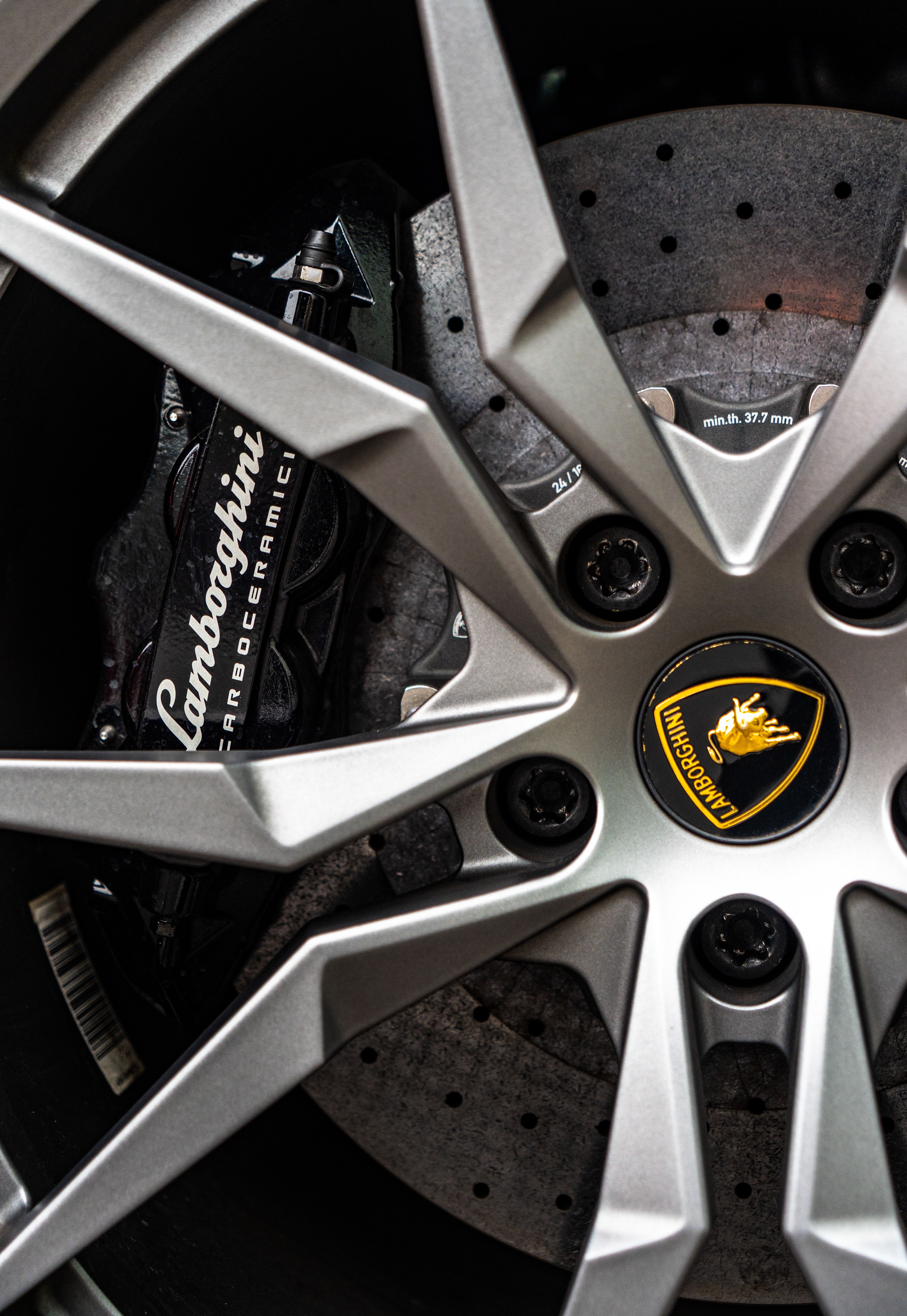 Close-up Shot of Car Wheel Rim and Brake System · Free Stock Photo