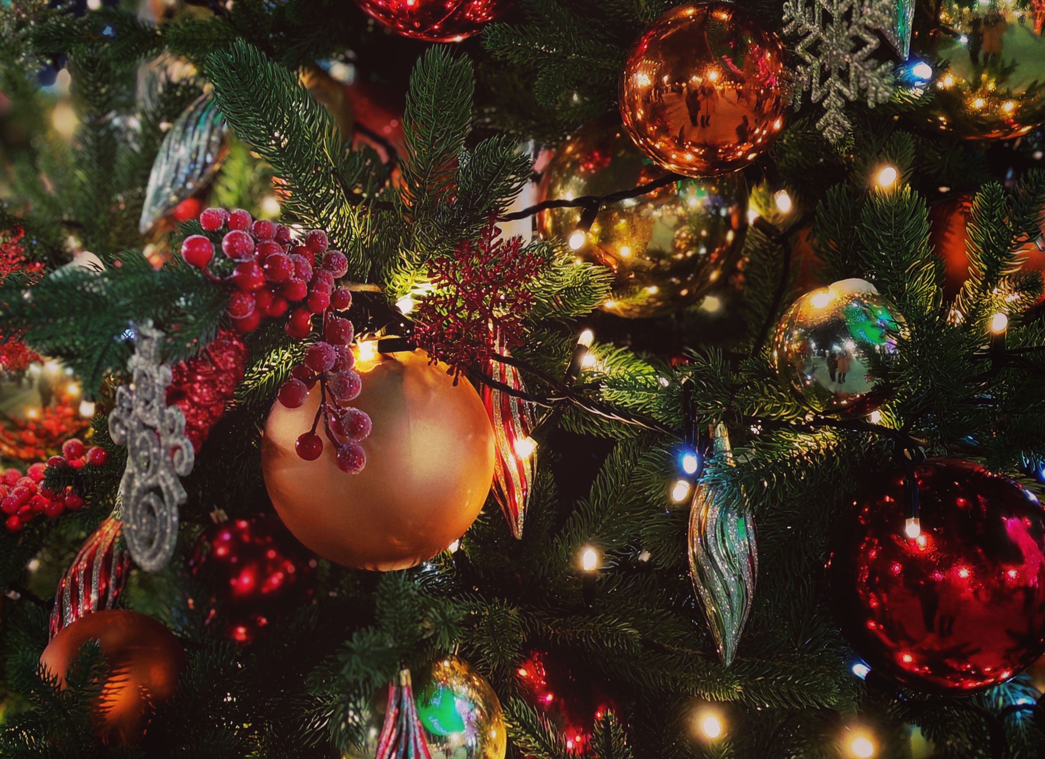 These Christmas Songs Most Likely to Tank Productivity at Work, Study Finds — Photo by Kirill  Moiseev on Pexels