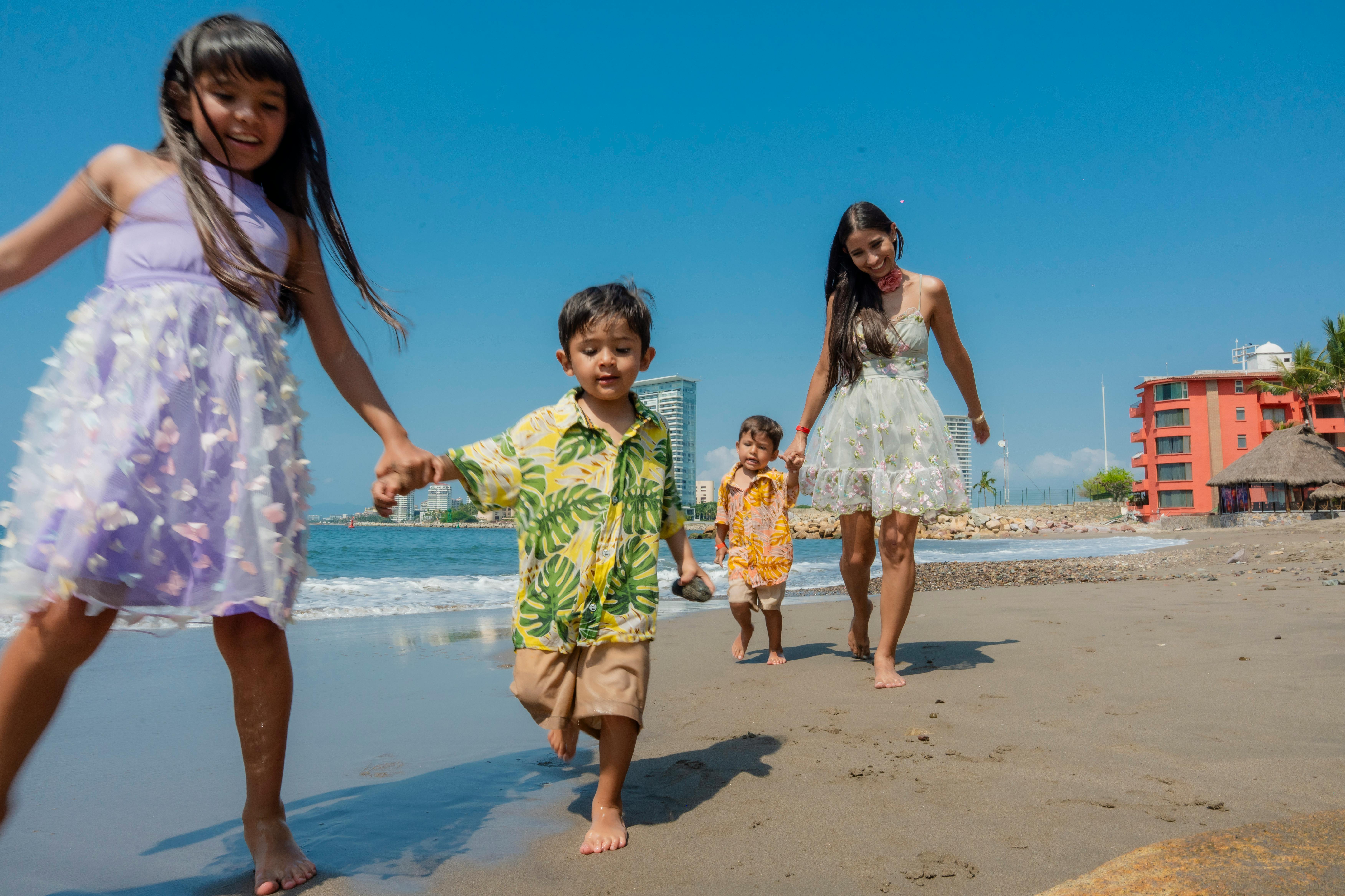 Family Traveller-Sailawaze Live showcases immersive travel inspiration — Photo by Luis Becerra  Fotógrafo on Pexels
