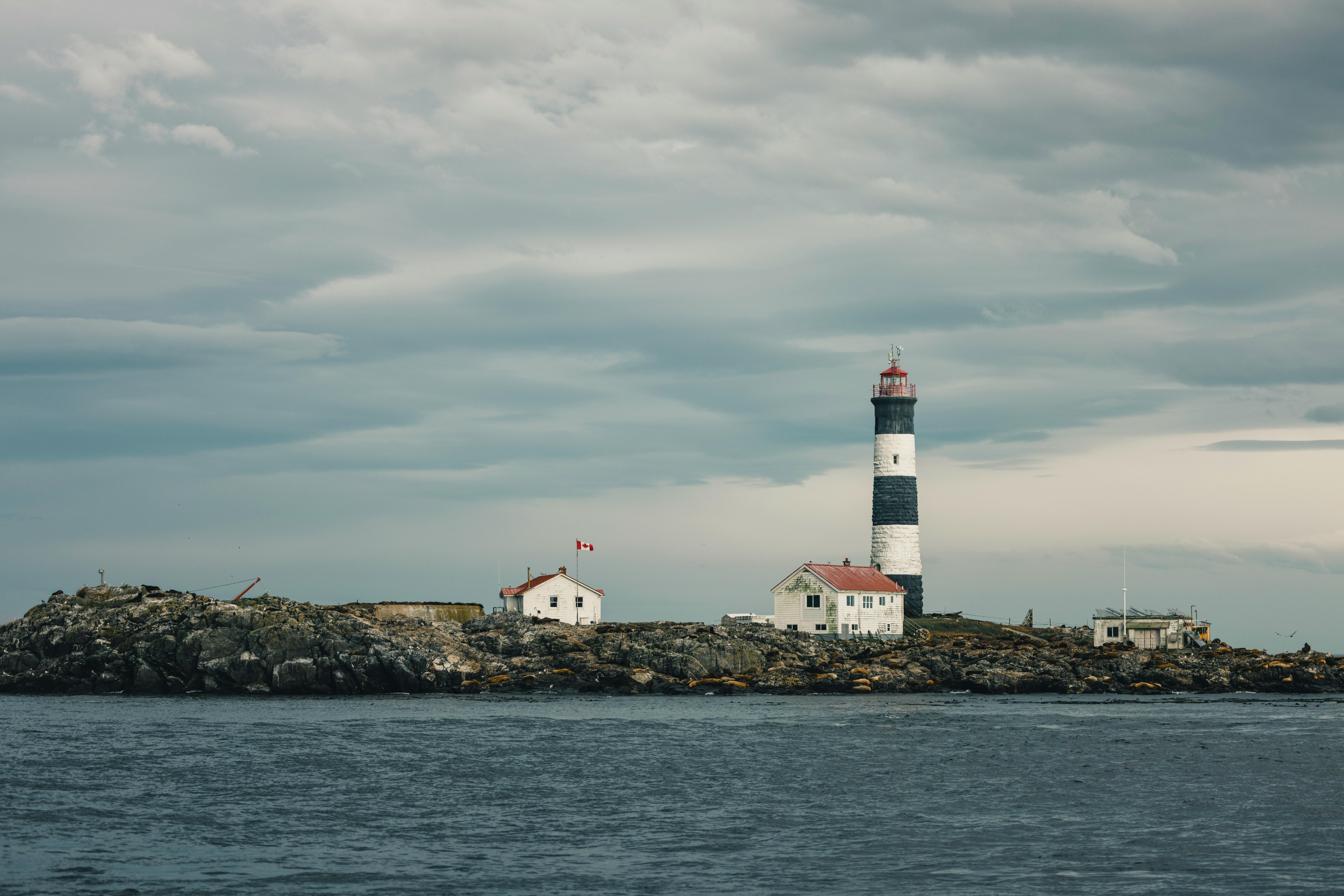 Rose Island Lighthouse trust launches executive director search ahead of milestone 2026 season — Photo by Ali Kazal on Pexels