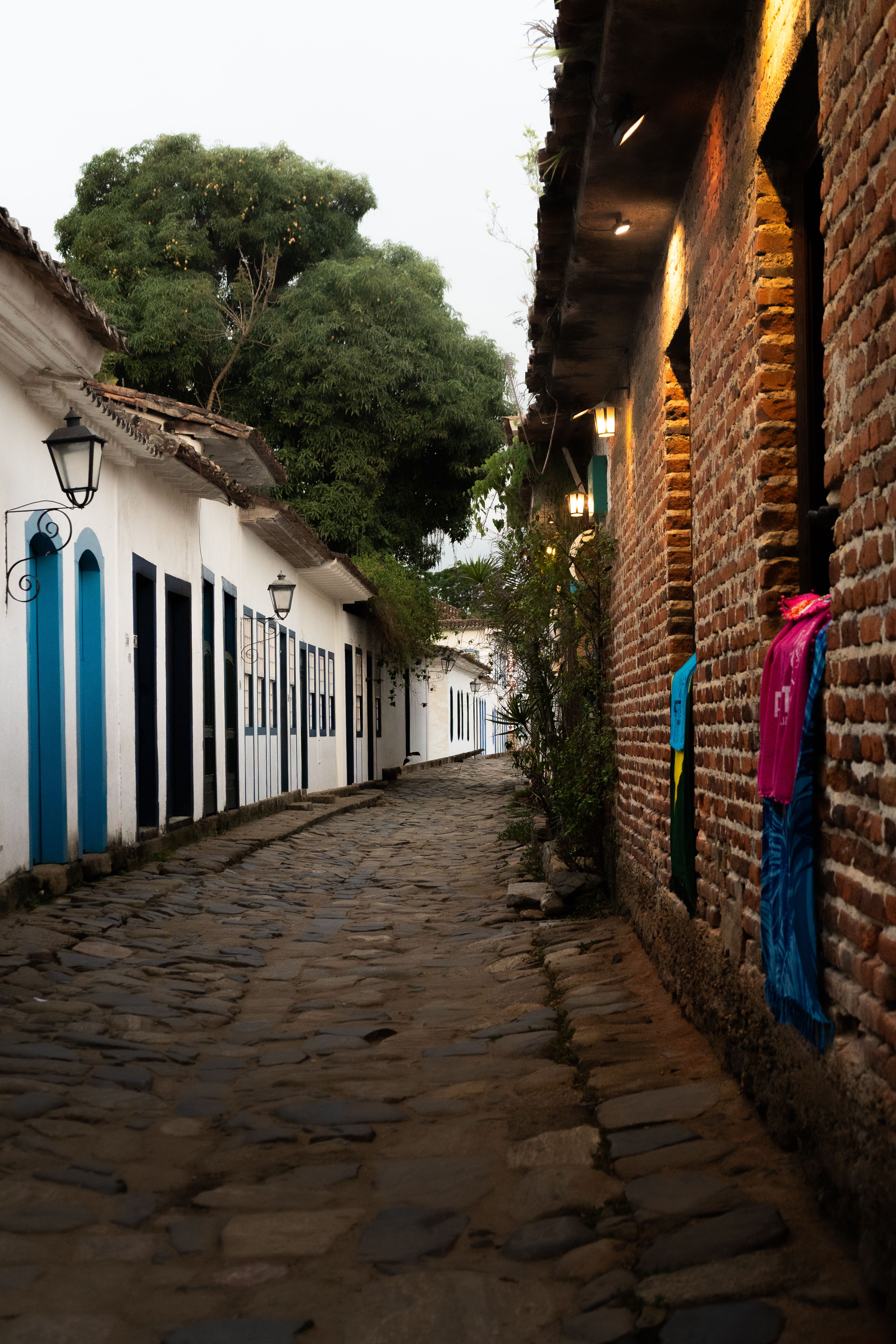 Charming Cobblestone Street in Historic Town · Free Stock Photo