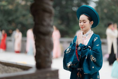 Free A woman in traditional attire practices meditation outdoors, exuding calm and serenity. Stock Photo