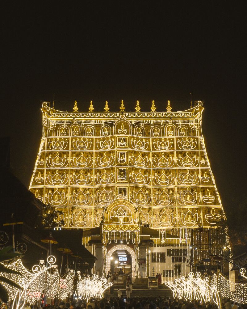 पद्मनाभस्वामी मंदिर — इतिहास, महत्व और ज्योतिष संबंध