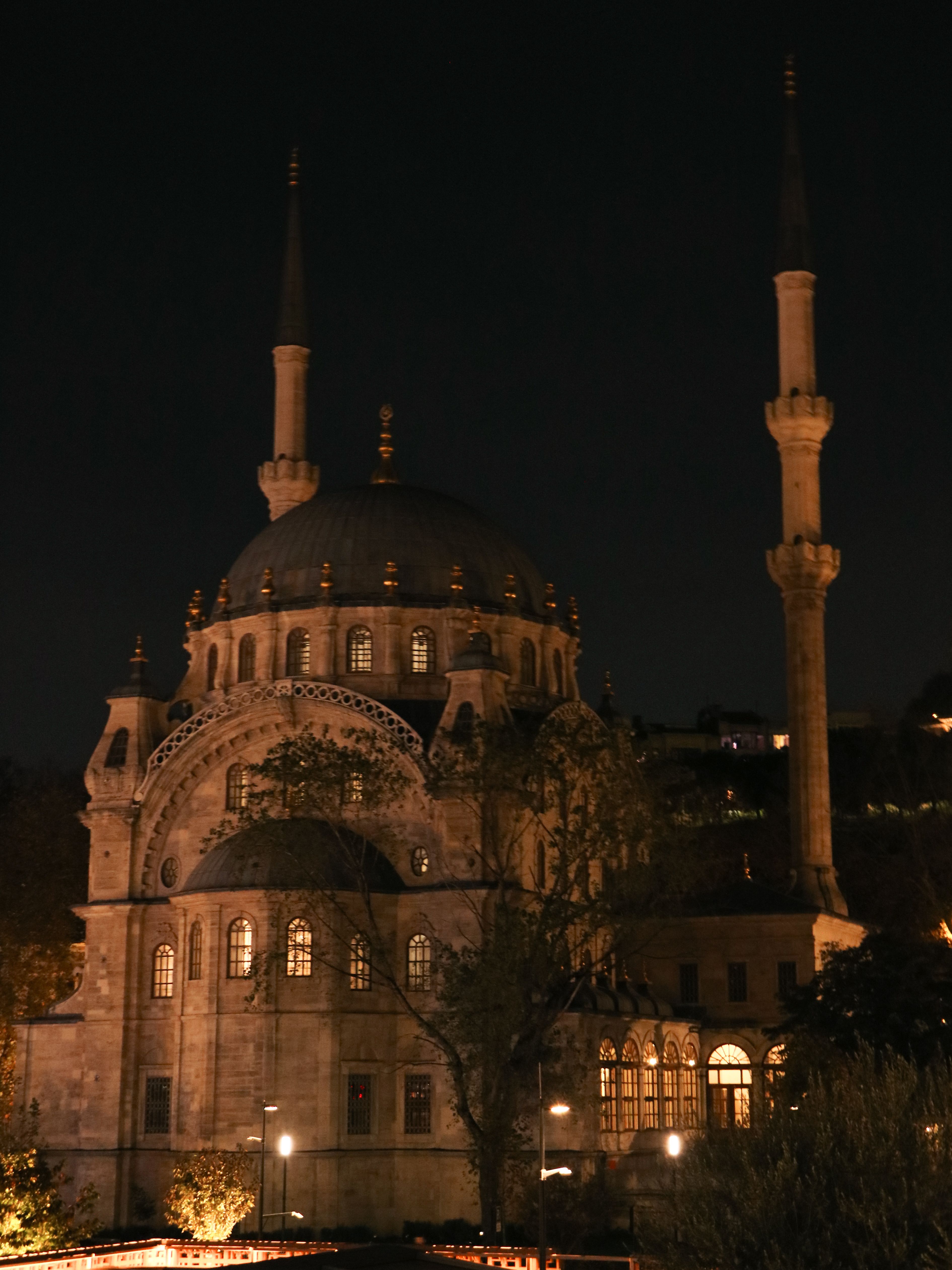 Night View of Historic Istanbul Mosque · Free Stock Photo