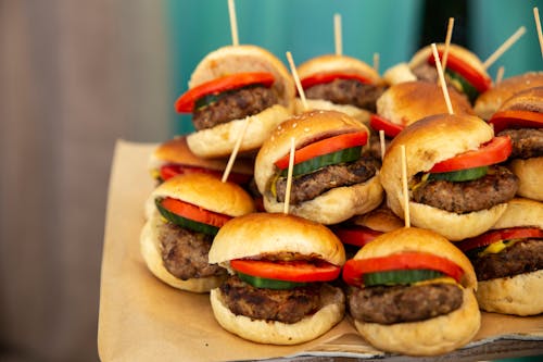 Ücretsiz Burger Yığını Seçmeli Odak Fotoğrafı Stok Fotoğraflar