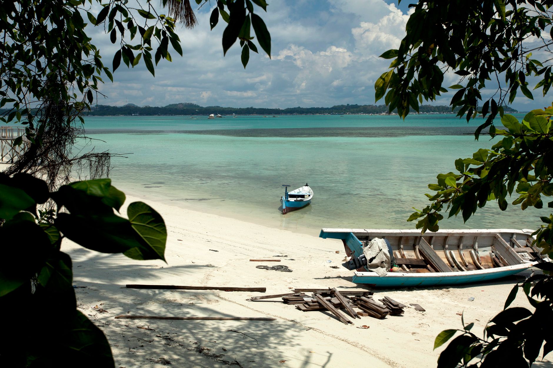 Menyelami Pesona Pulau Pombo, Maluku Tengah: Snorkeling, Budaya, dan Panduan Liburan Lengkap