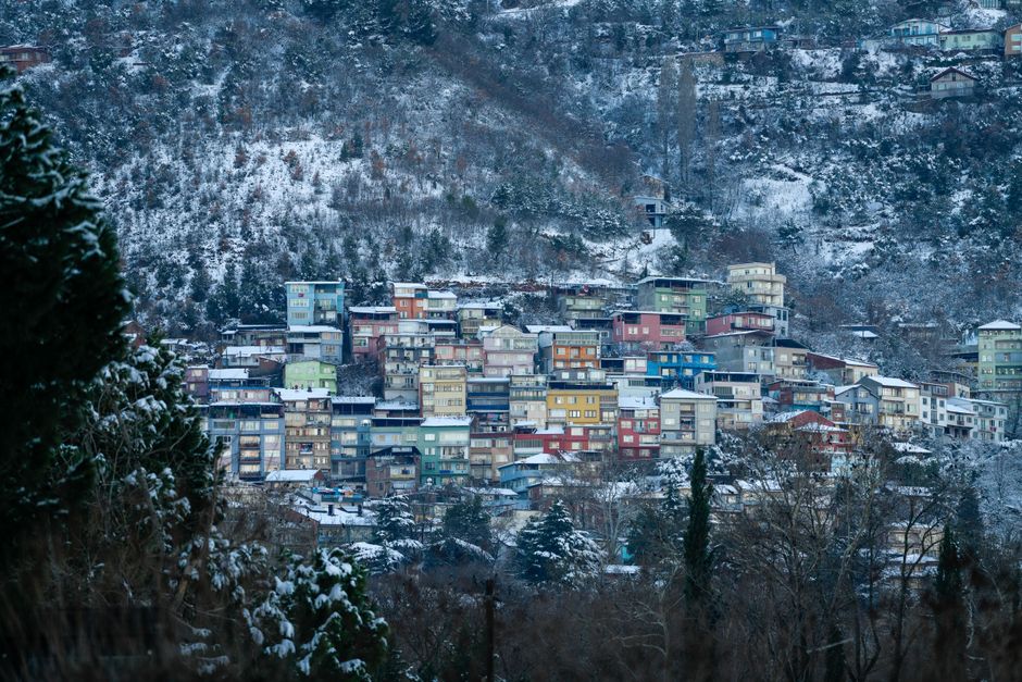 oturma odası dekorasyonunda dikkate almanız gereken birkaç temel unsur bulunmaktadır. bu unsurlar, alanın genel atmosferini ve işlevselliğini belirler. i̇şte bu unsurlar: analiz görseli