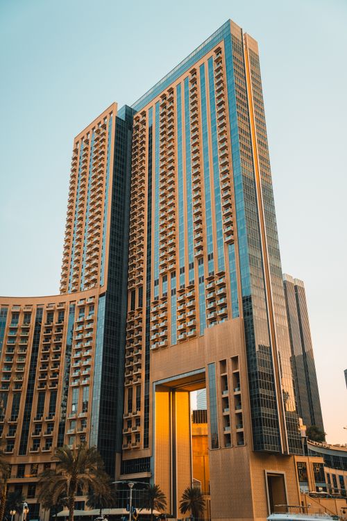 Free Modern skyscraper architecture in Dubai, showcasing geometric designs and golden sunset reflections. Stock Photo