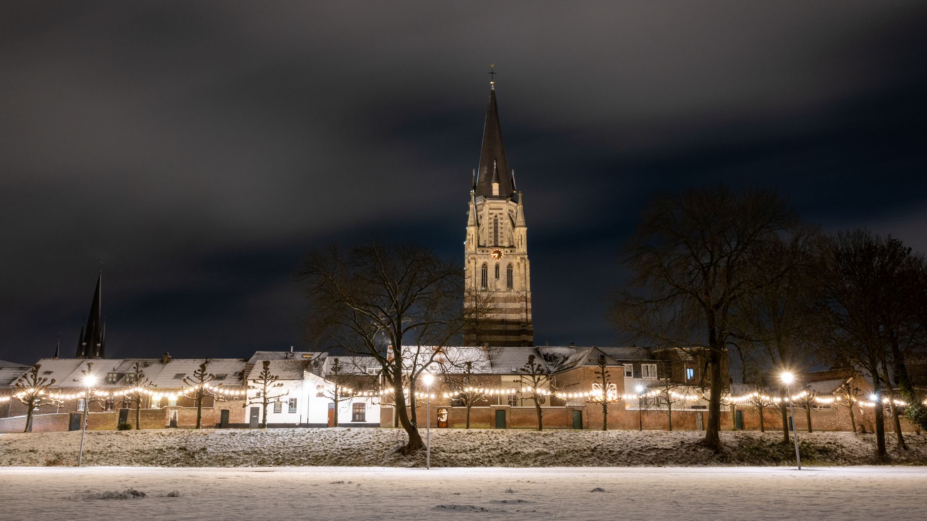 Sittard'da polis karakolu önünde gece vakti yaşanan olay