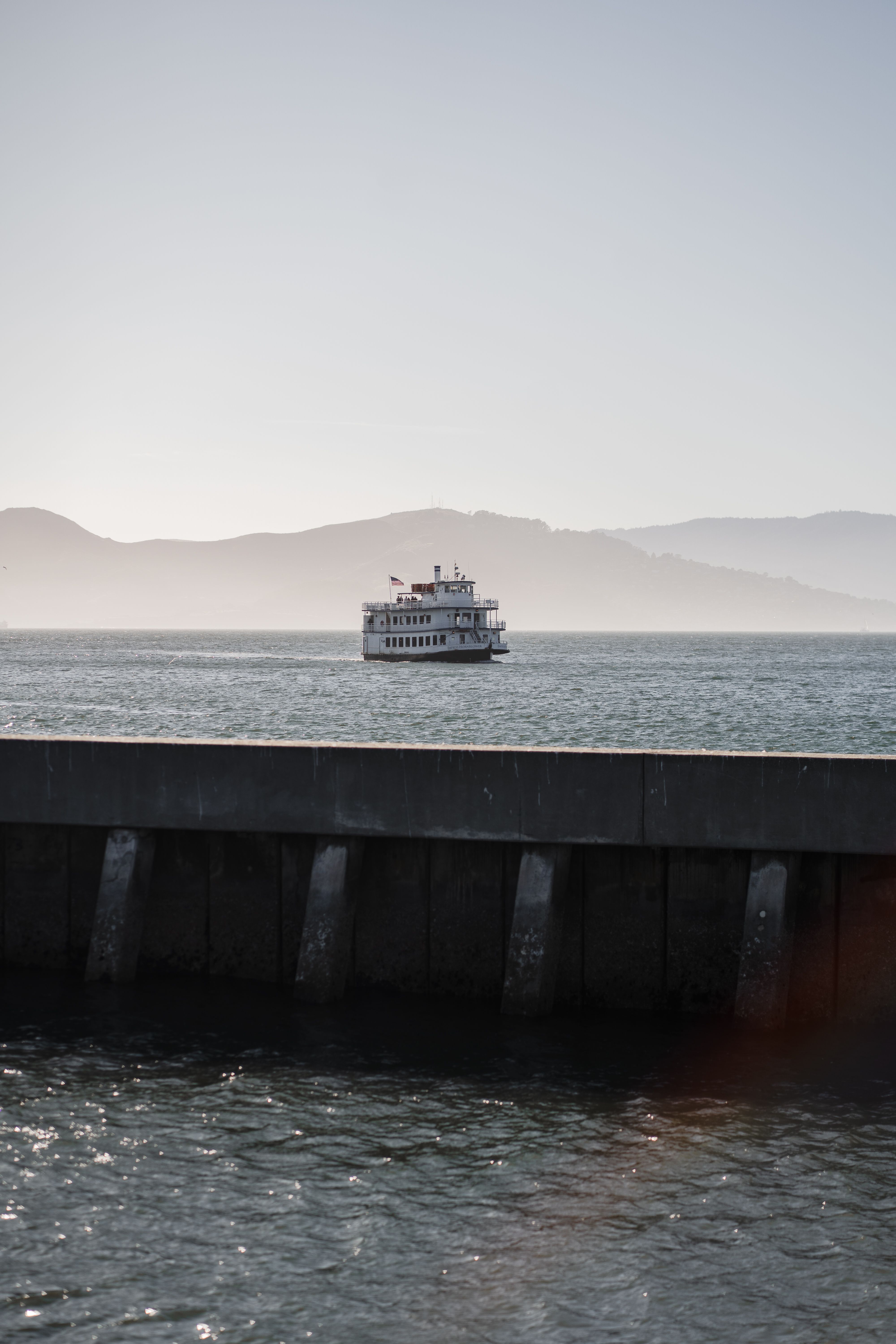 Ferry on San Francisco Bay during Daylight · Free Stock Photo