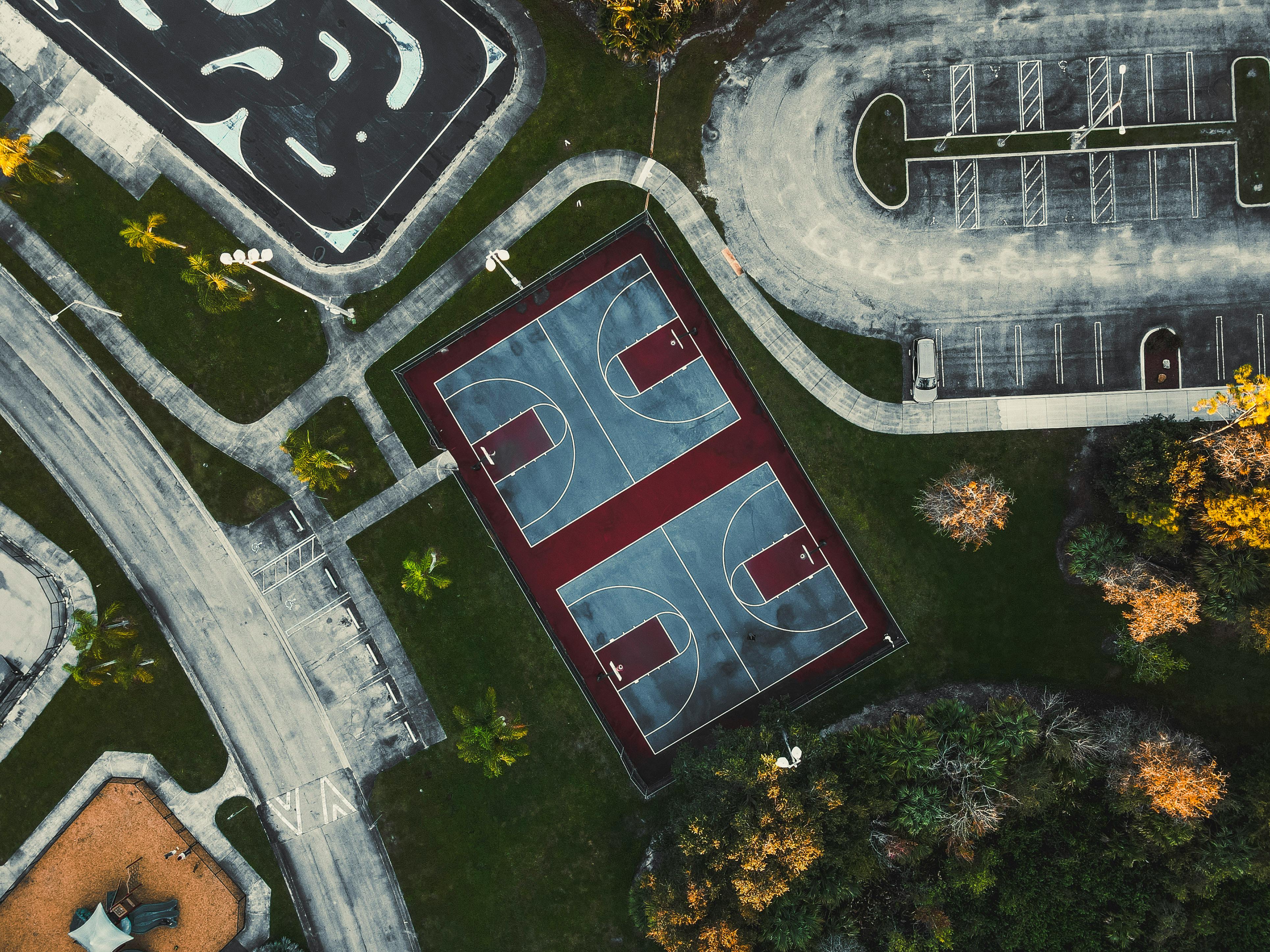 UH opens new outdoor fitness court — Photo by Jet J. on Pexels