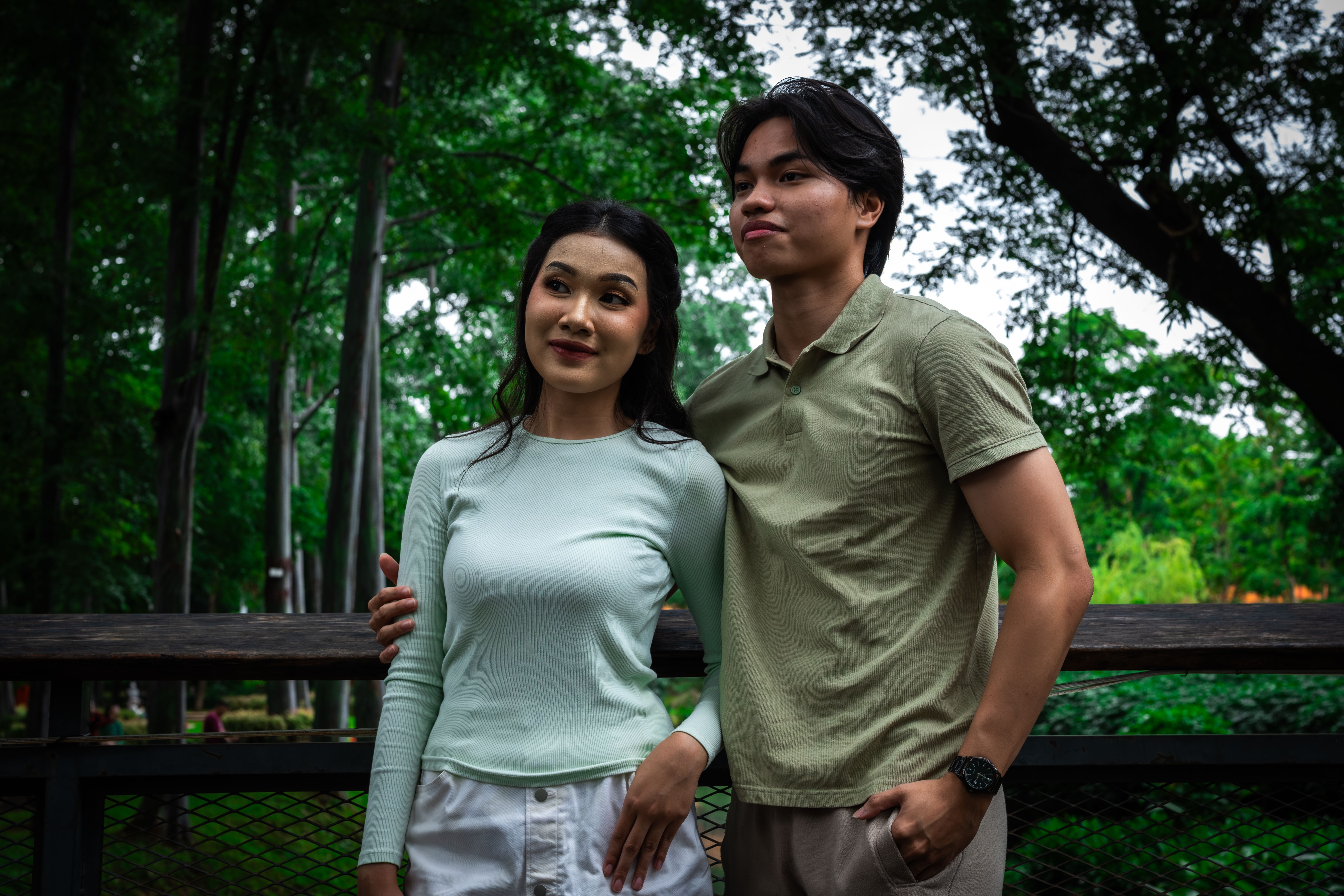Happy Couple Relaxing in a Green Park · Free Stock Photo