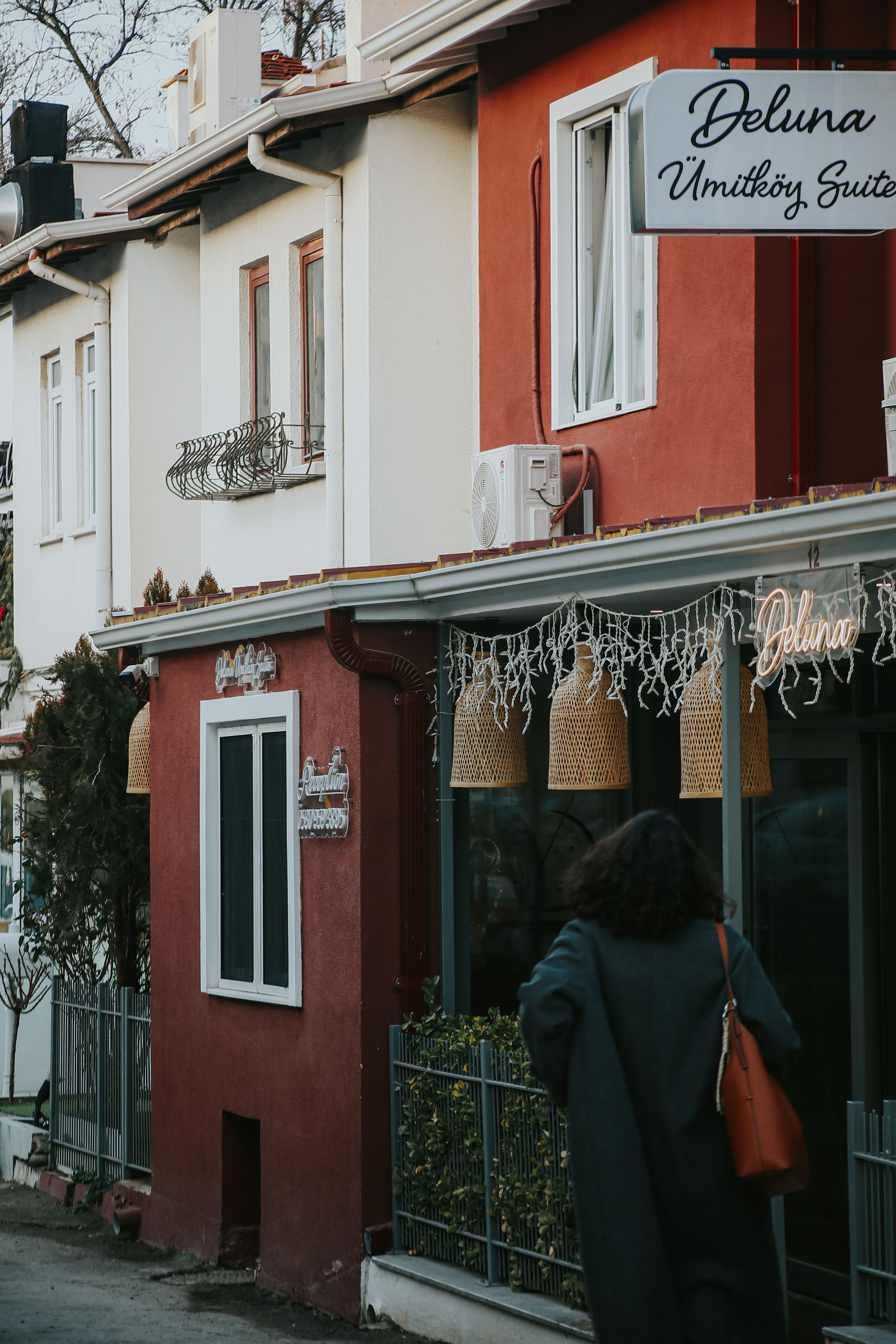 Charming Street Scene with Colorful Houses · Free Stock Photo