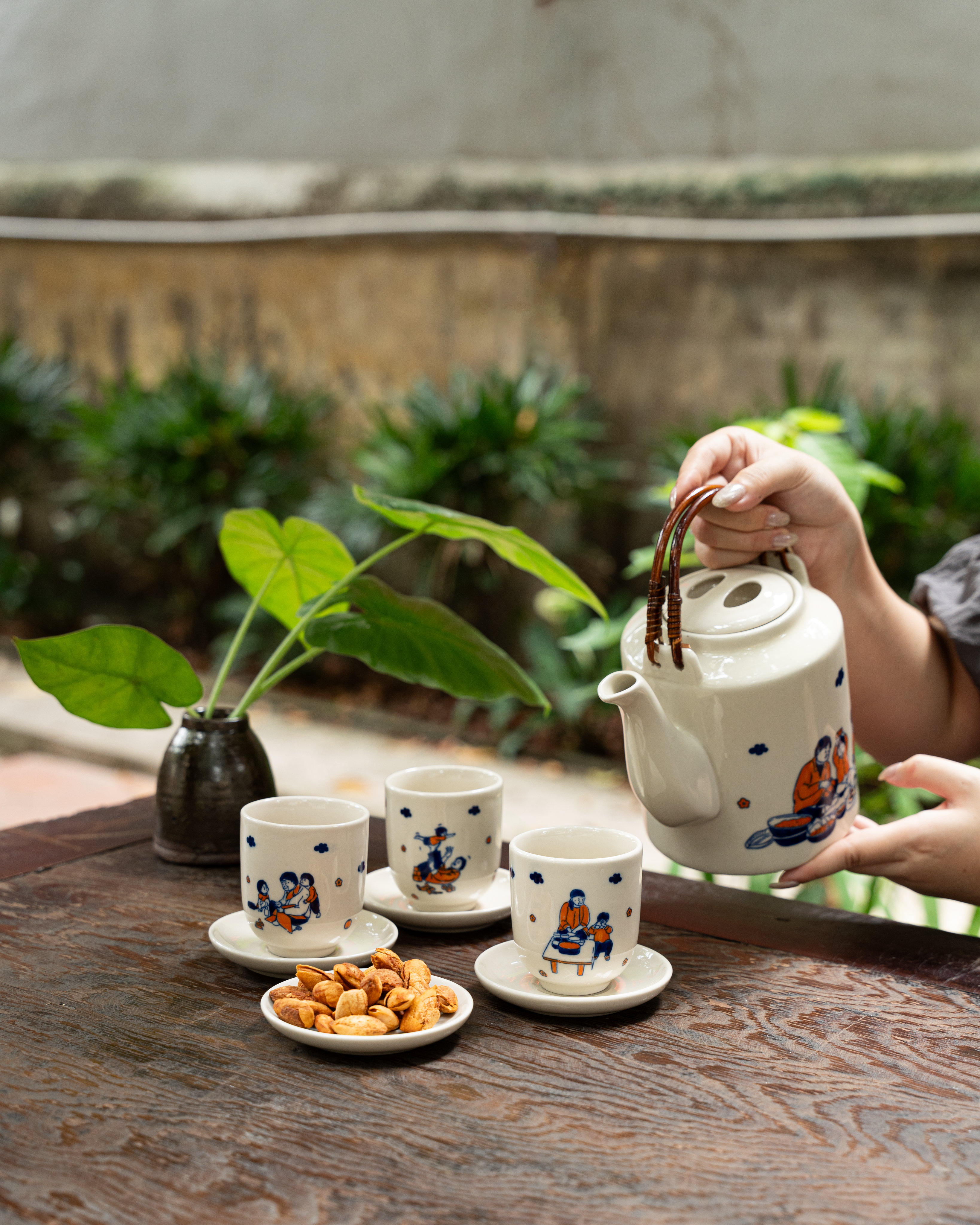 Cozy Outdoor Tea Setting with Ceramic Teapot · Free Stock Photo