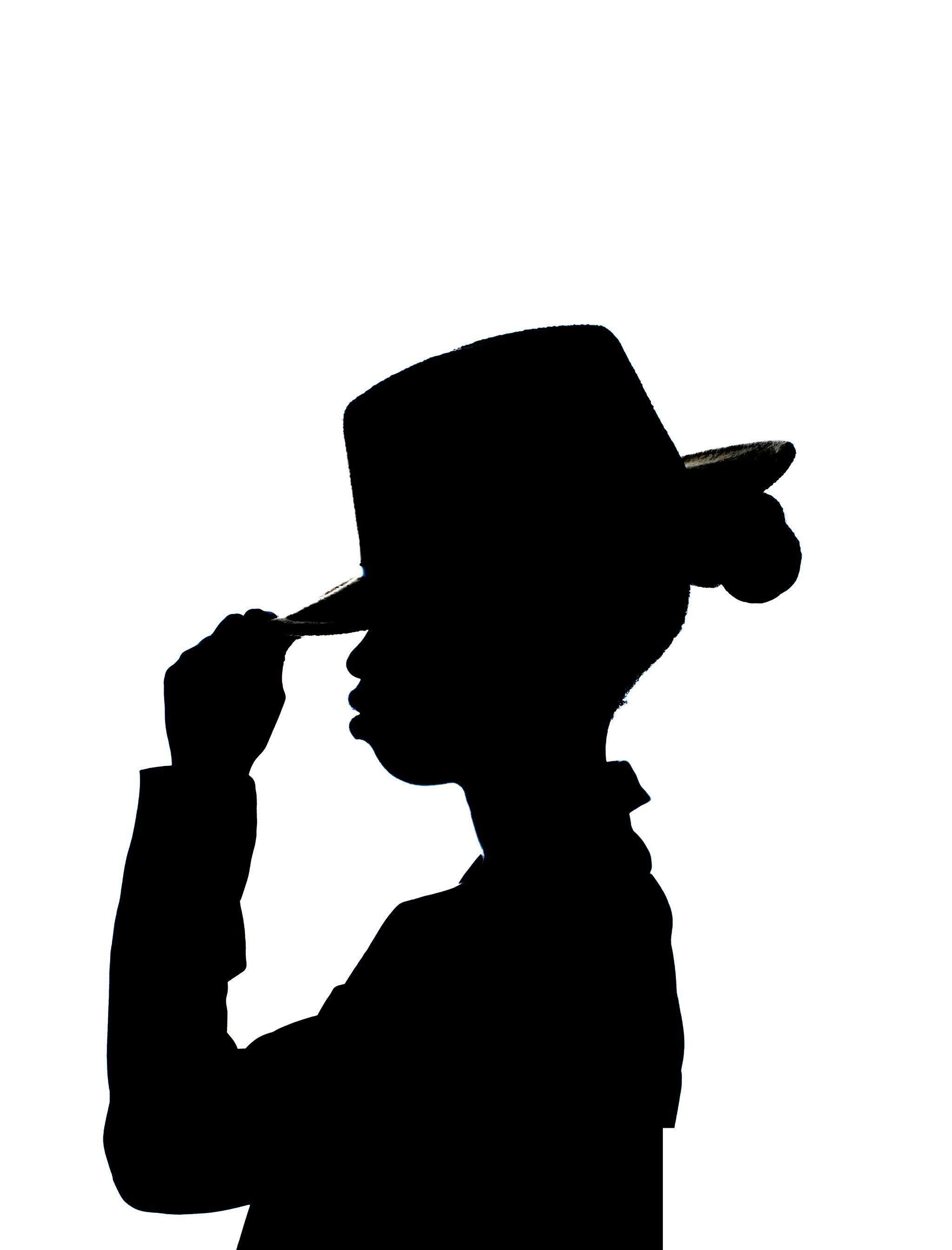 免费 白色背景上的优雅黑色人物剪影，他正微微摘帽致意。 素材图片