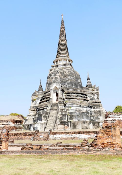 Free Wat Phra Si Sanphet temple in Ayutthaya, Thailand, featuring ancient architecture under a clear blue sky. Stock Photo