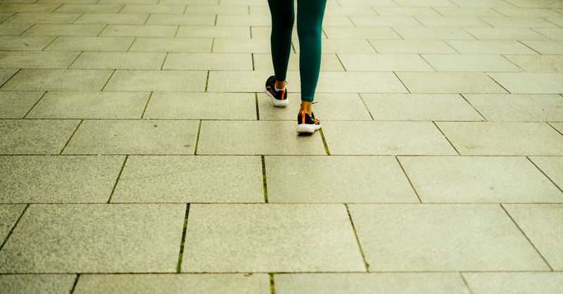 Brisk Walking : Guide Complet et Bienfaits 2026