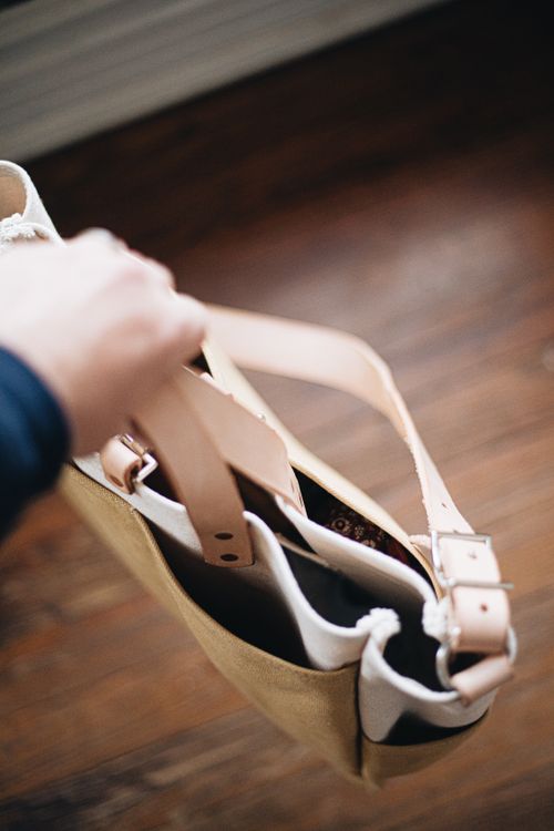 Free Stylish tote bag with leather and canvas design, perfect for everyday carry and casual style. Stock Photo