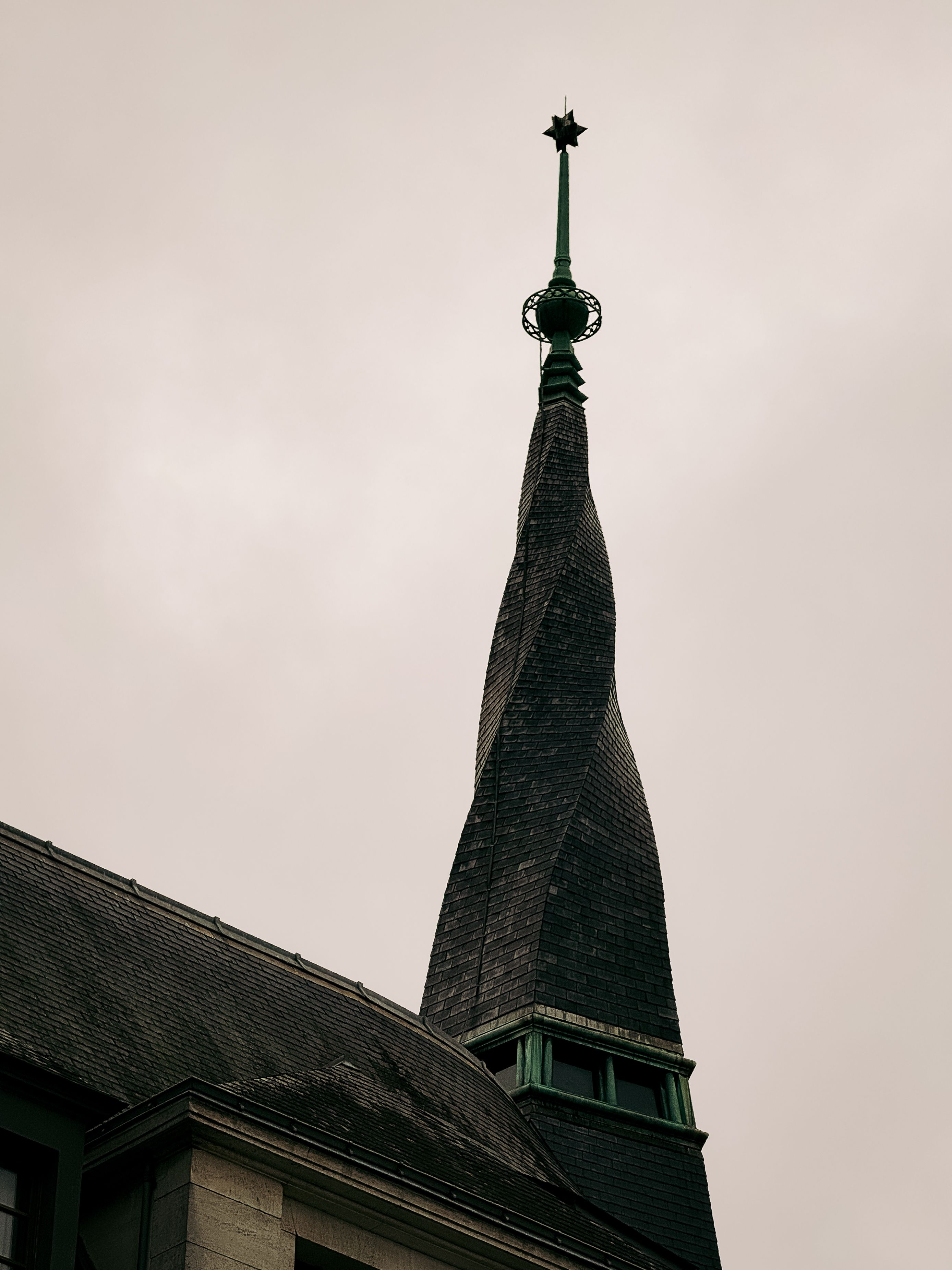 Elegant Gothic Spire Against Overcast Sky in Nantes · Free Stock Photo