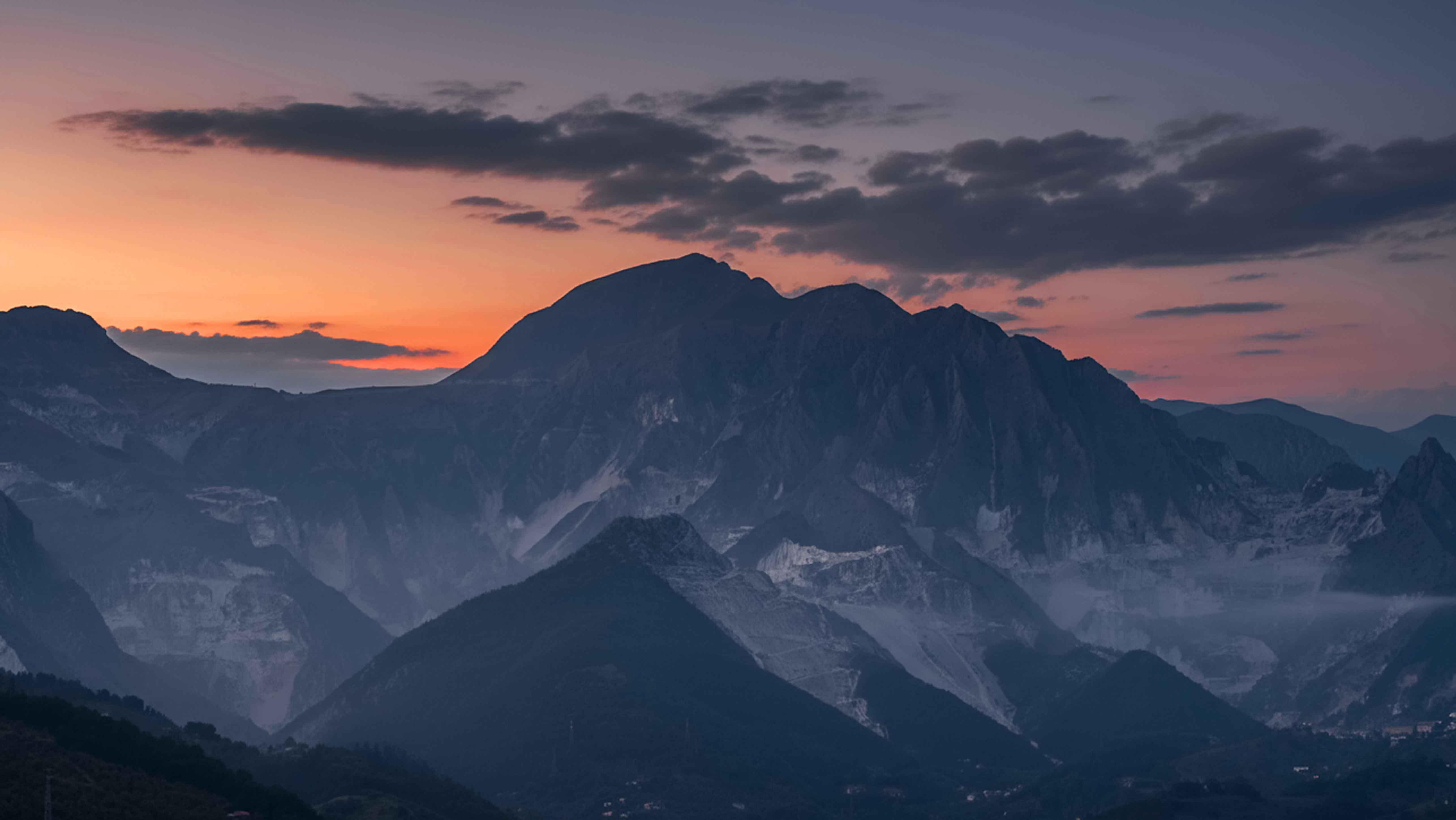 Majestic Mountain Landscape at Sunset · Free Stock Photo