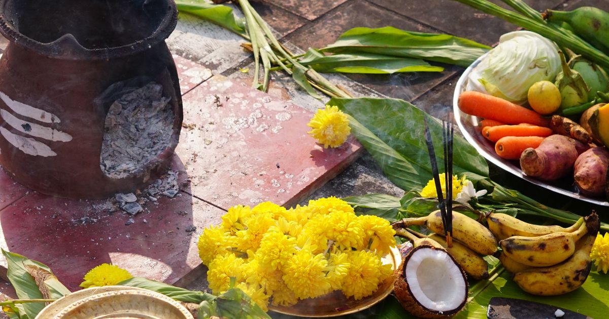 Harvest festival offering of flowers, fruits and grains (Gruhapravesam Catering in Vellore)