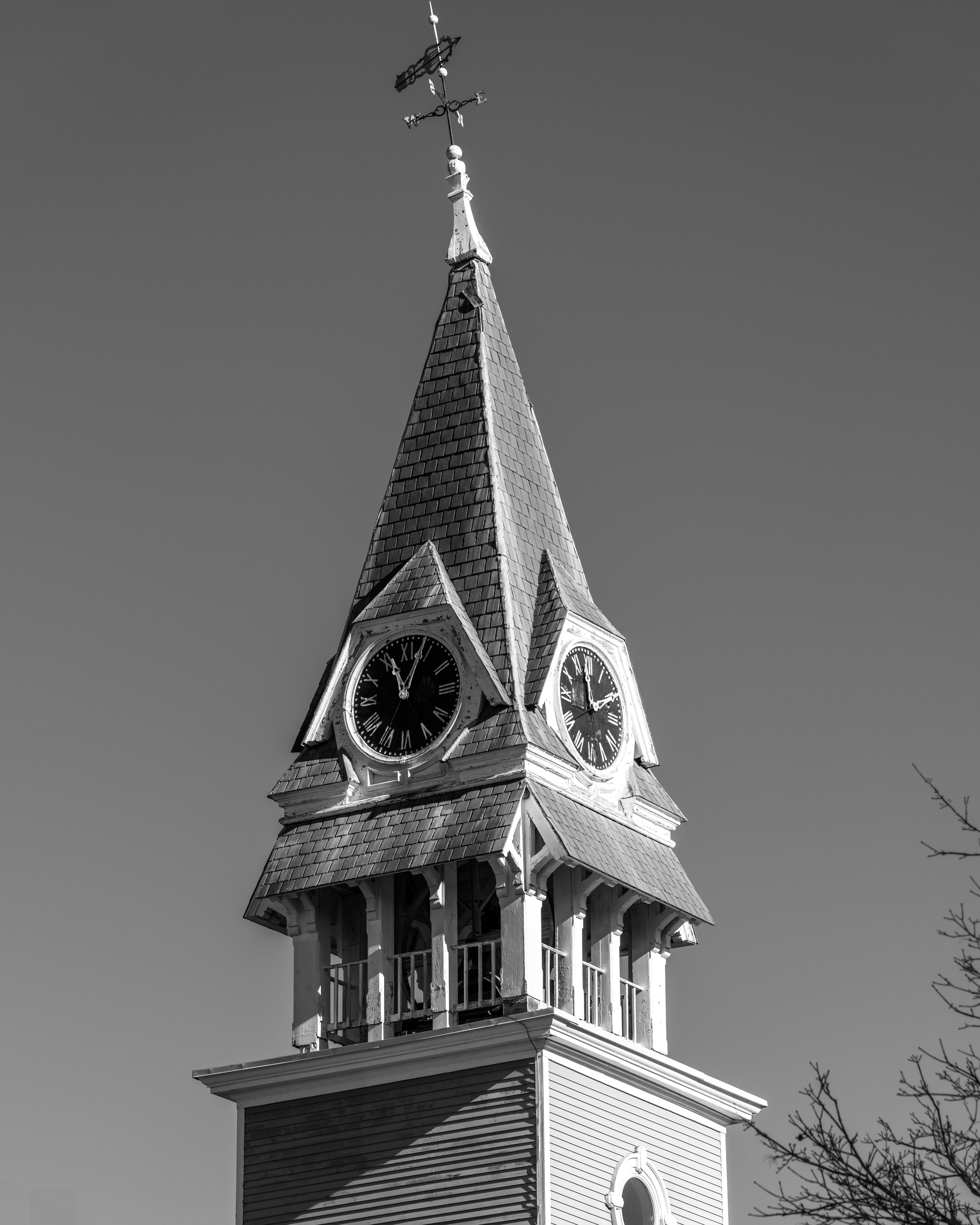 Historic Clock Tower in Black and White · Free Stock Photo