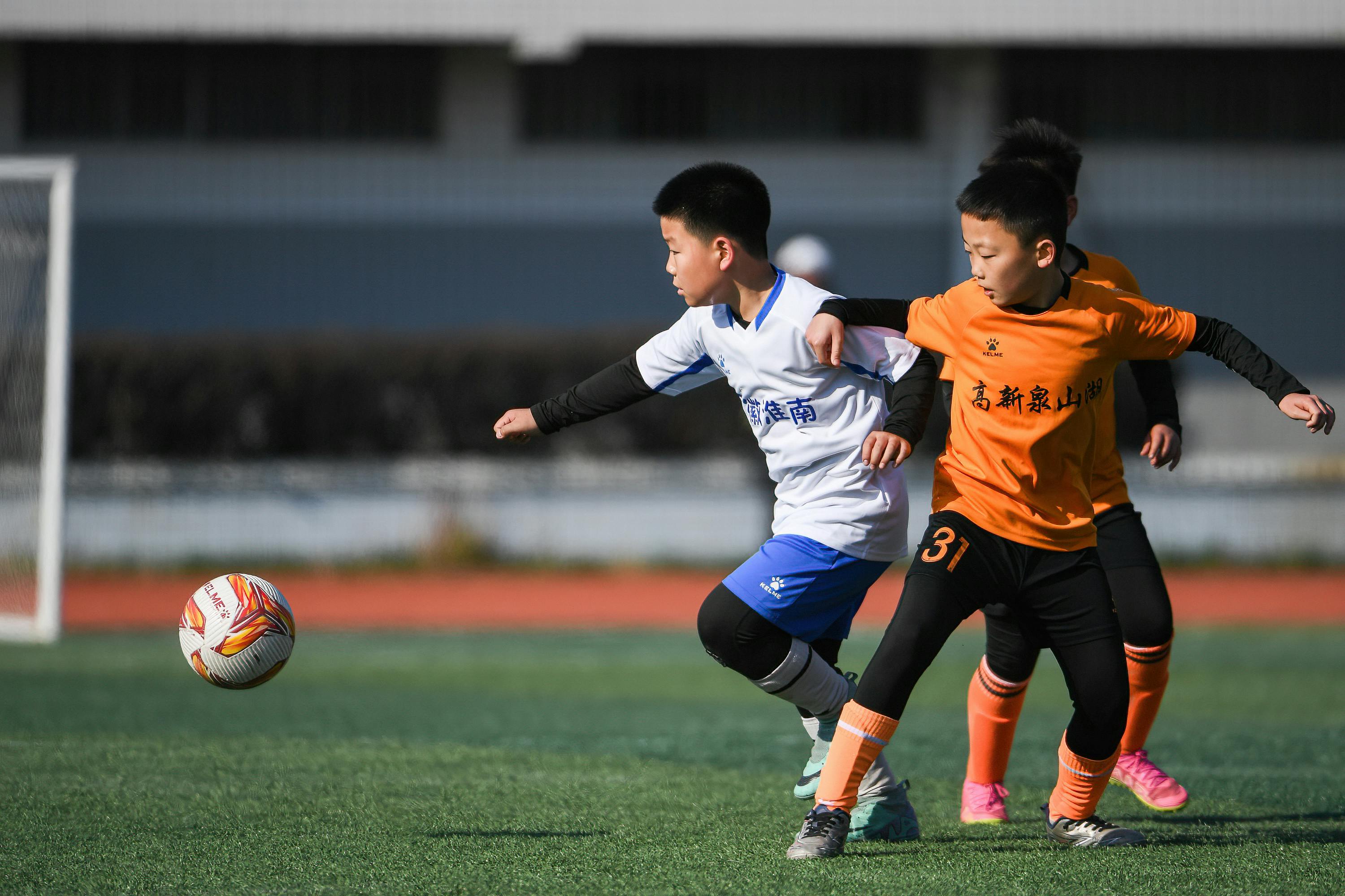 How Parents Who Pressure Their Athletic Kids — or Act Out on Sidelines — Risk Pushing Them Out of Youth Sports — Photo by 伟 张