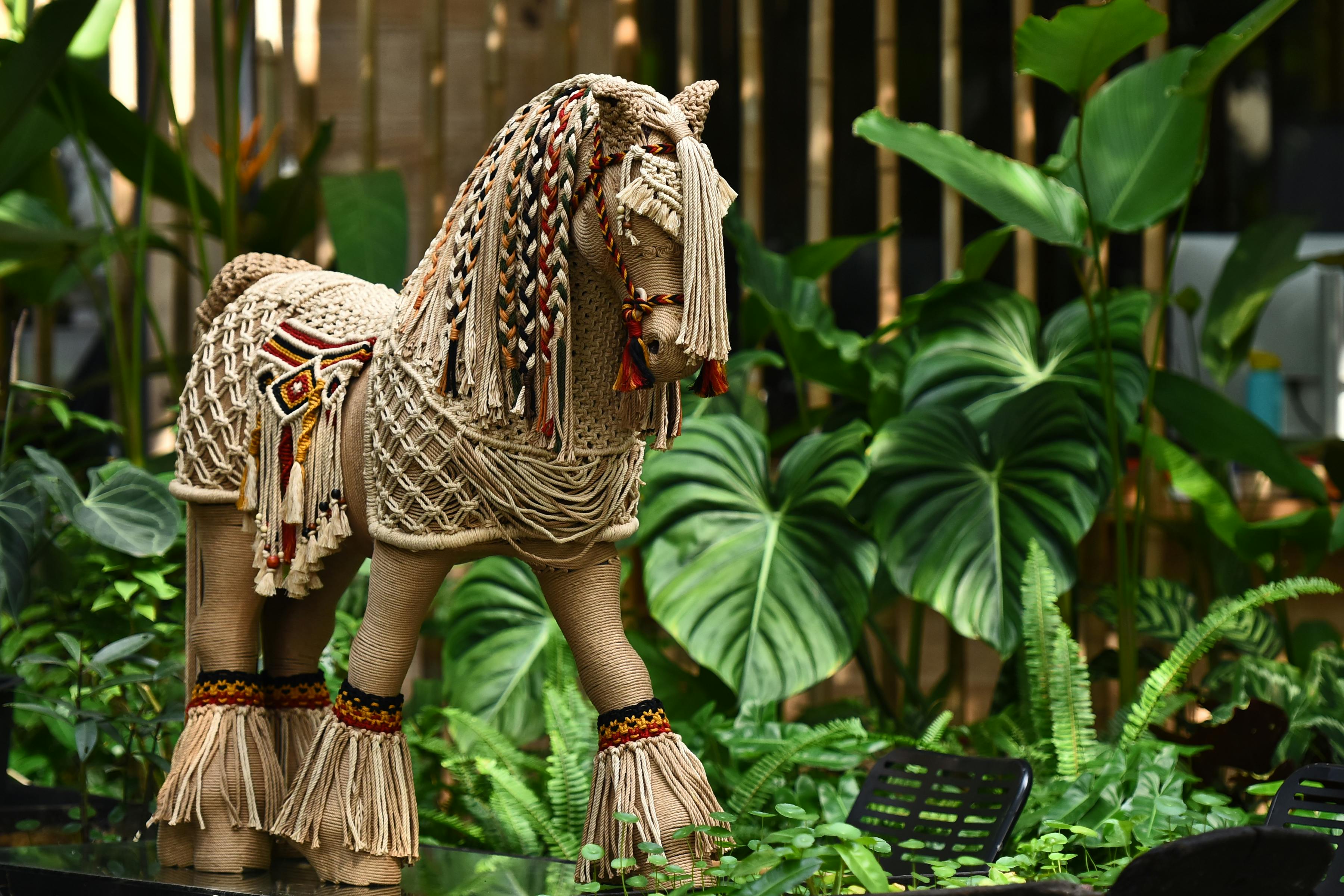 Tamburins Flagship Sinsa kinetic-horse installation in the Garosu-gil flagship