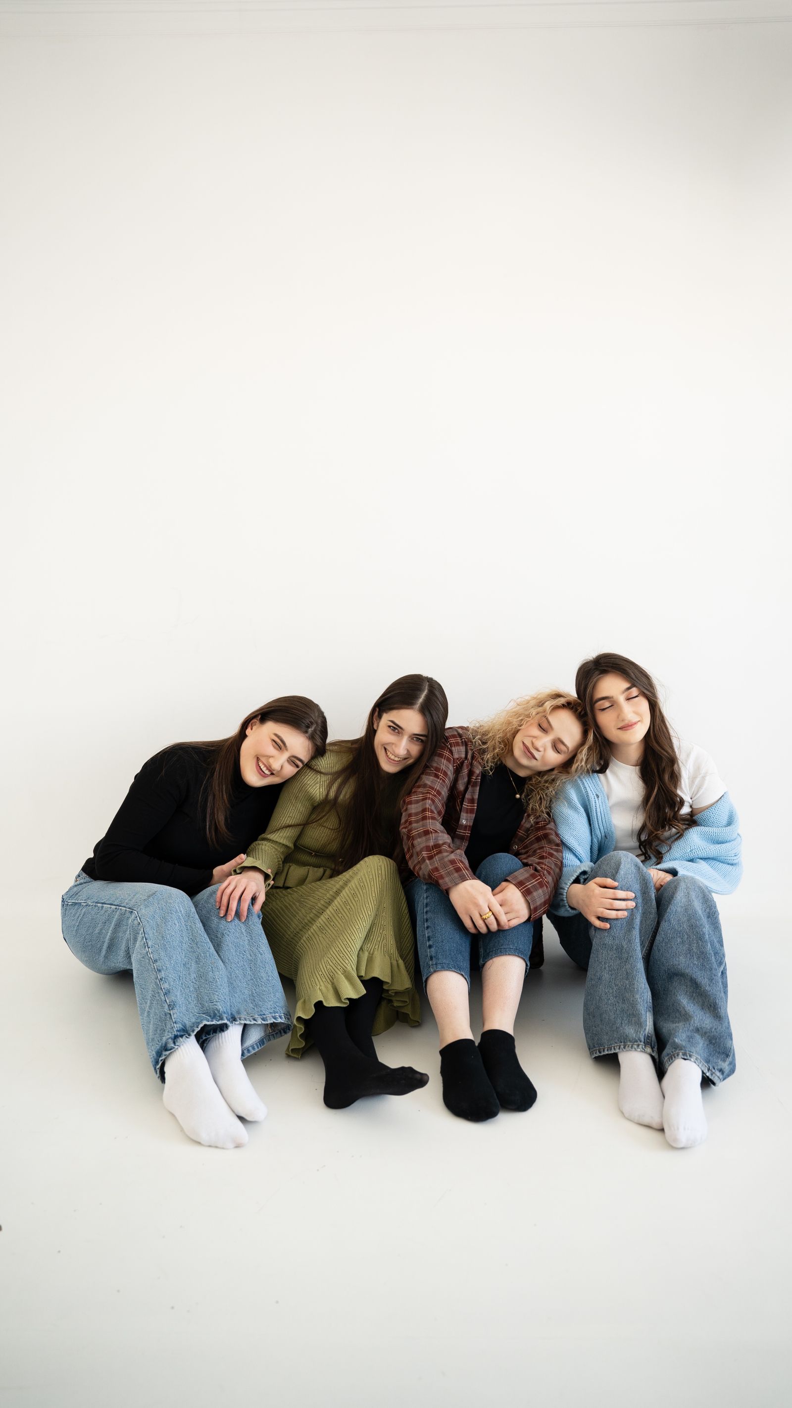 Four Friends Photos, Download The BEST Free Four Friends Stock Photos ...