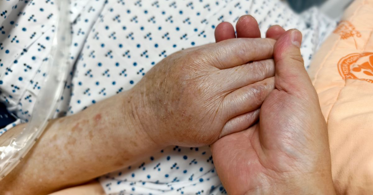 patient recovering in hospital room with family hopeful