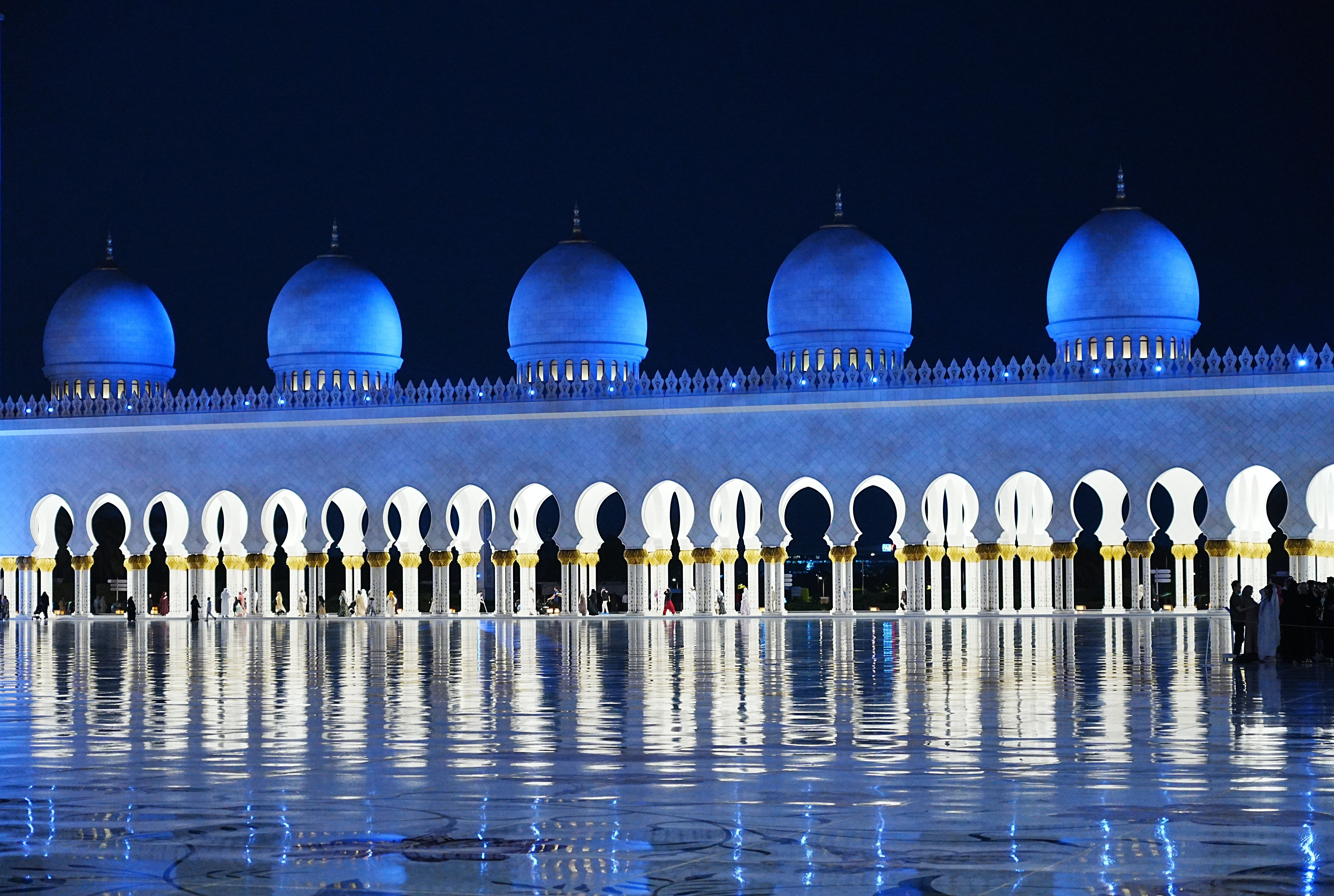 Majestic view of Sheikh Zayed Grand Mosque in Abu Dhabi with stunning night reflections.