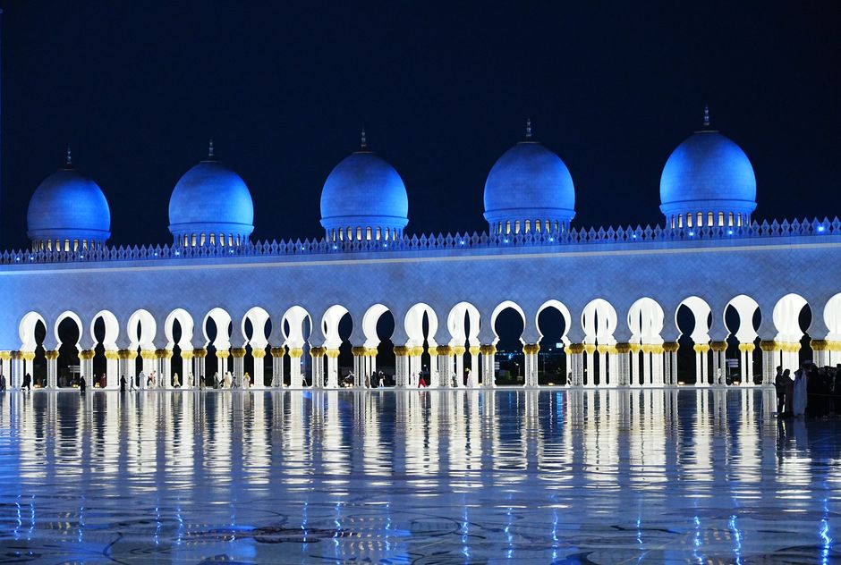 Majestic view of Sheikh Zayed Grand Mosque in Abu Dhabi with stunning night reflections.