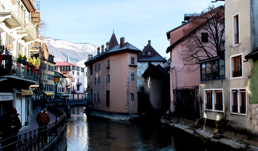 La vieille ville et le canal du Thiou