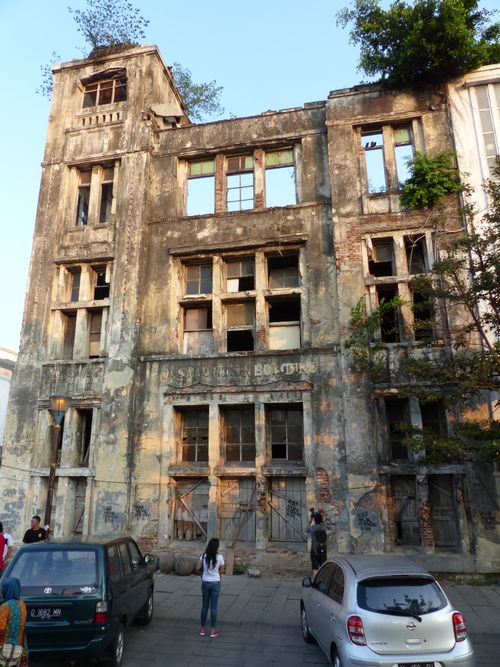 Free An aged, abandoned building in Jakarta capturing urban decay and resilience. Stock Photo