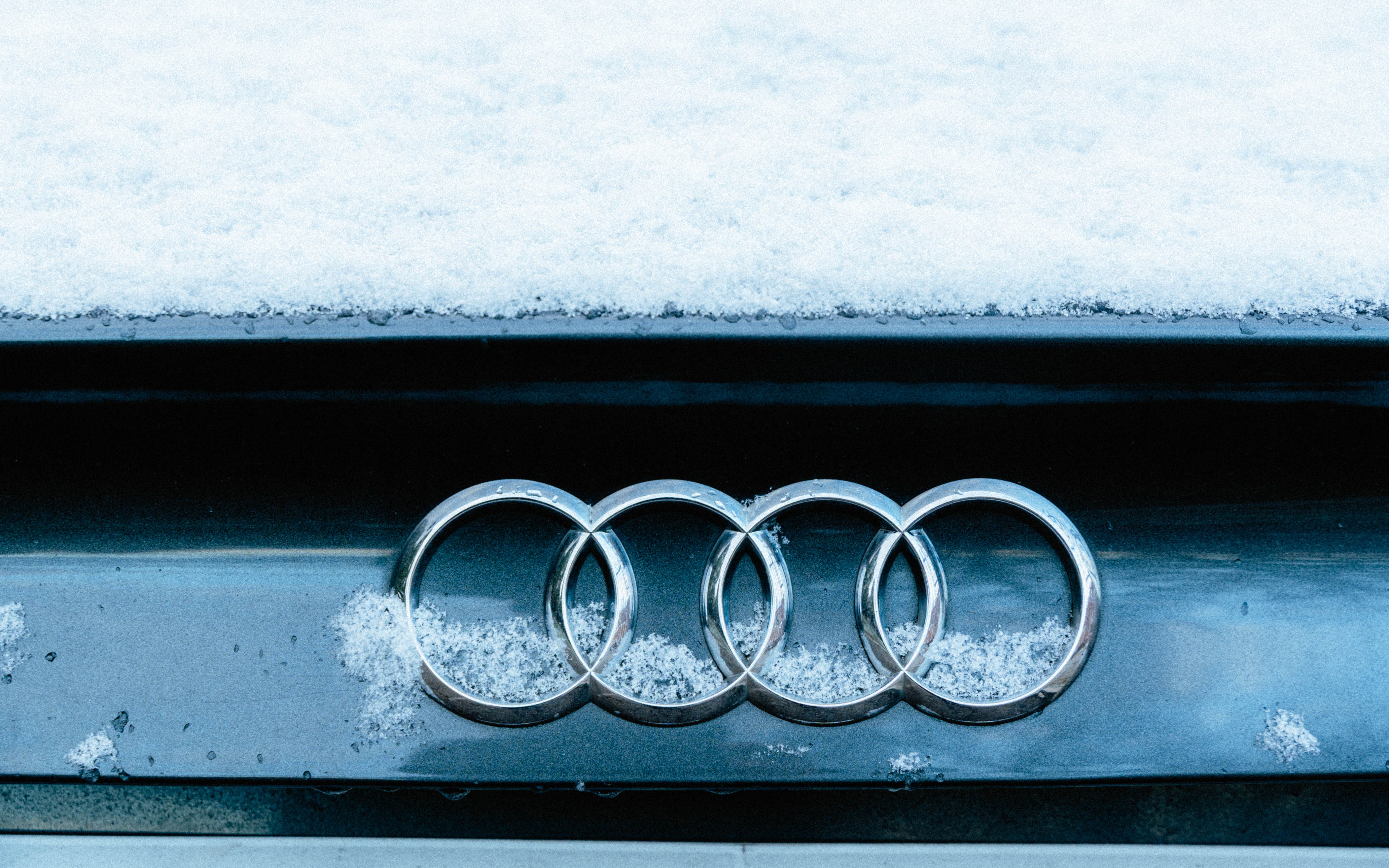 Car logo covered in snow, symbolizing winter in España.