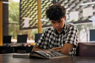 Teen Studying in San José Library Setting