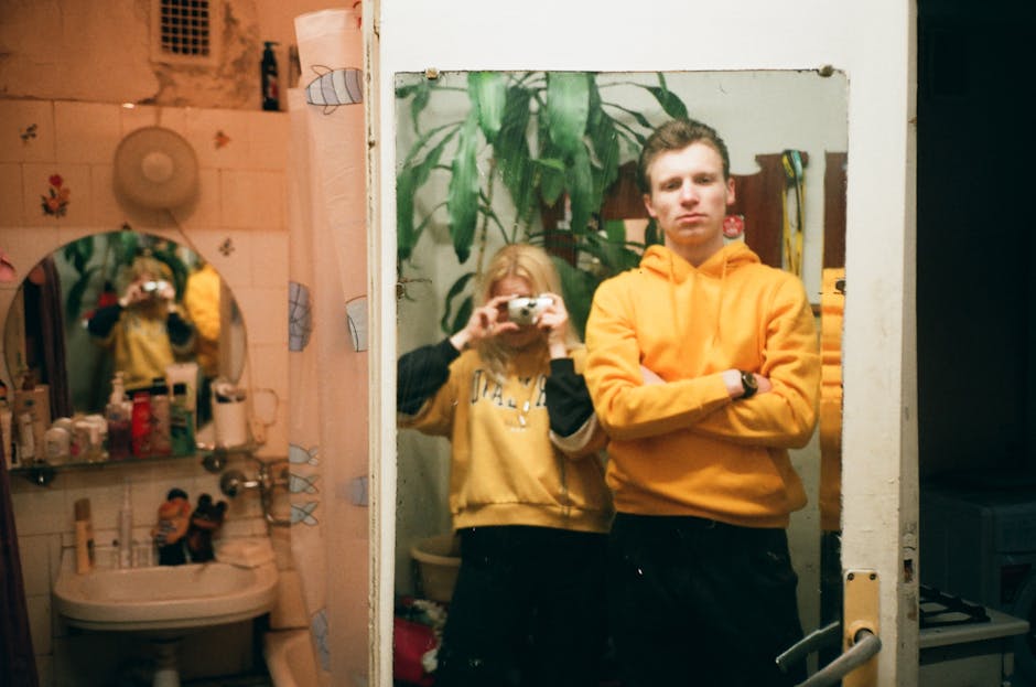 Pocket Door im Badezimmer mit sauberer Wandfläche und minimalistischem Beschlag, ruhige Optik in neutralen Tönen